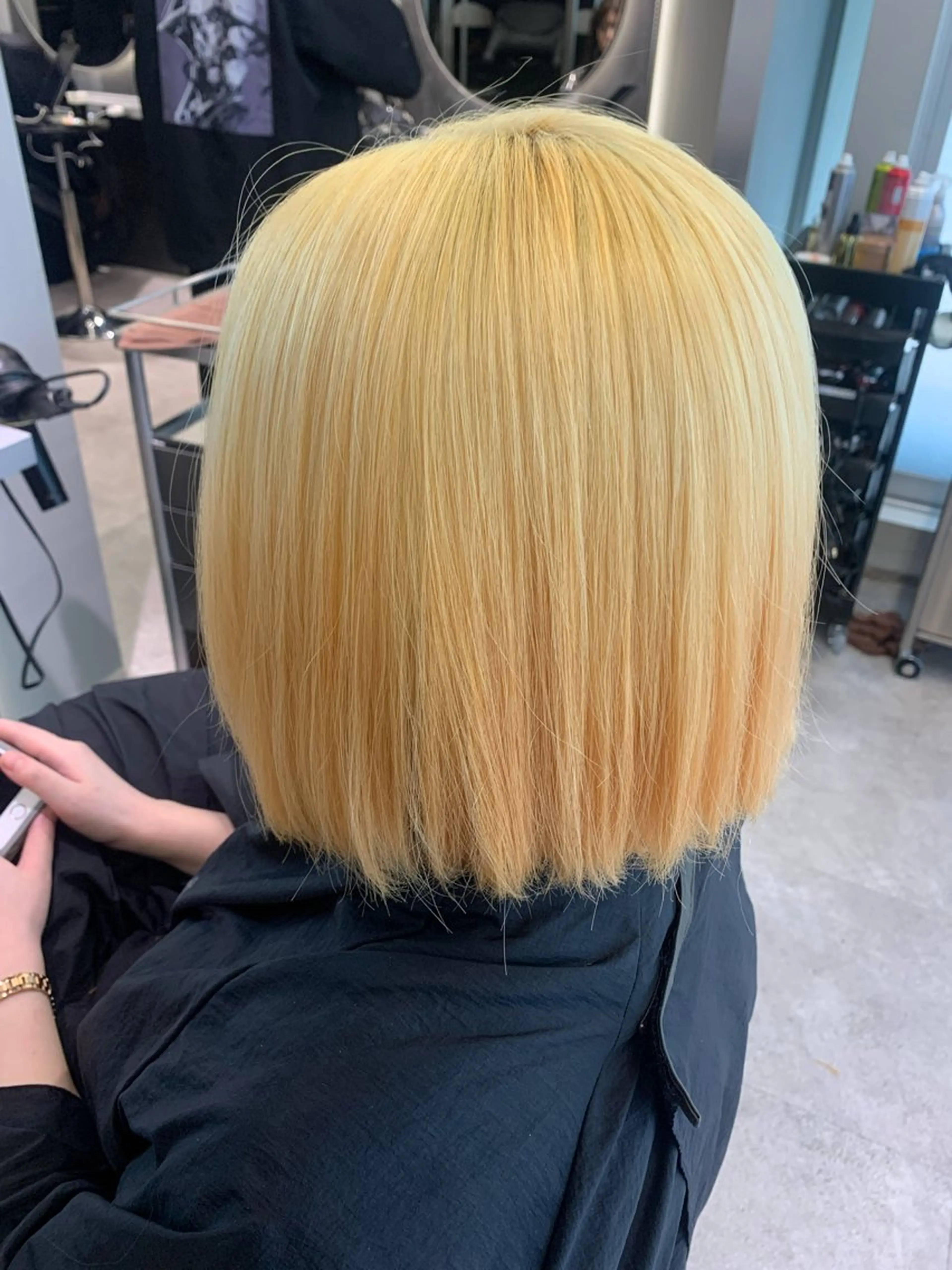 ショート カラー 抜きっぱなしブロンド ブロンド 🪸KARERA新松 戸田中萌恵子🪸のヘアスタイル