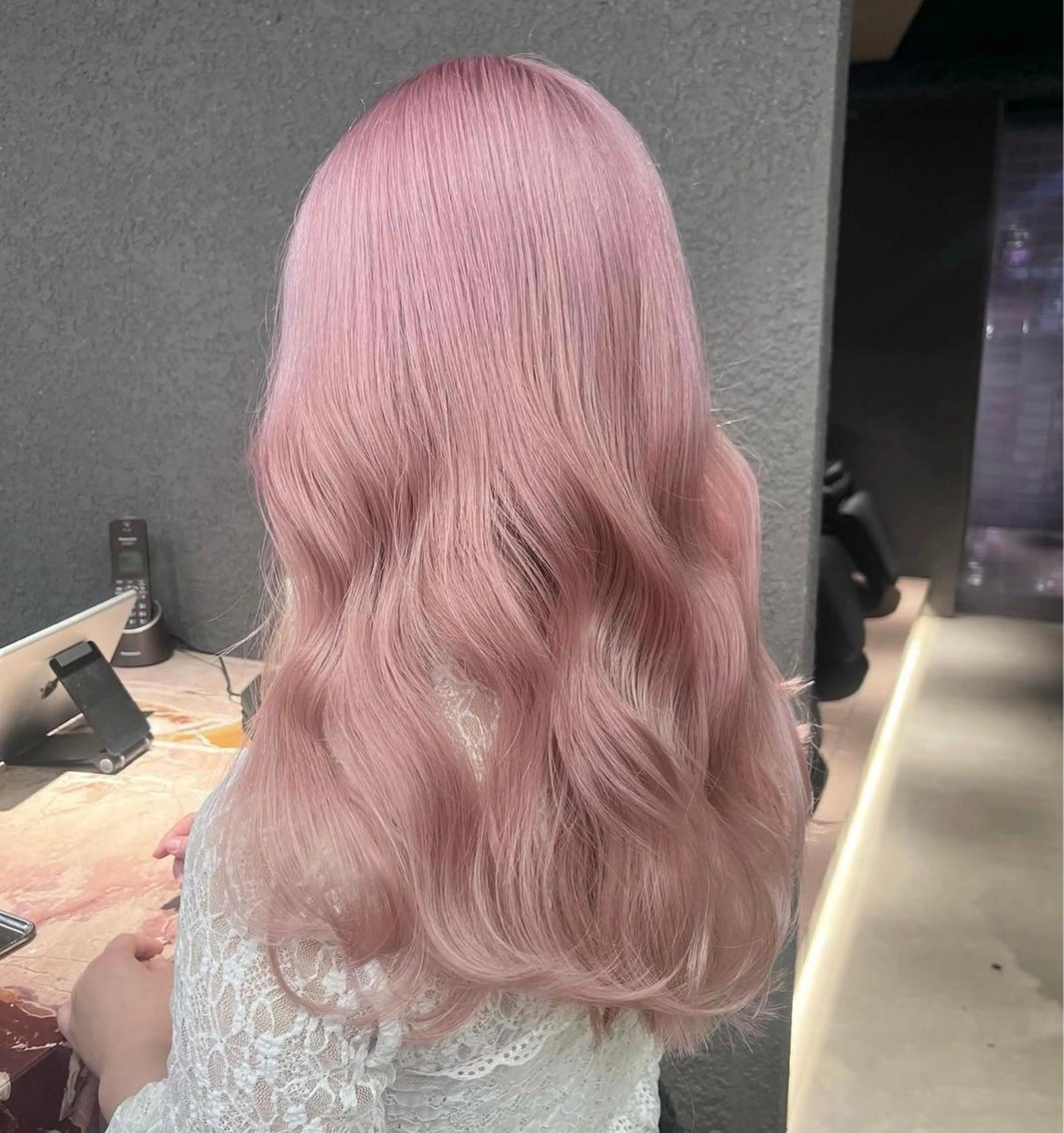 ロング カラー ブリーチ レイヤーカット トリートメント ハイトーン/ 縮毛矯正のヘアスタイル