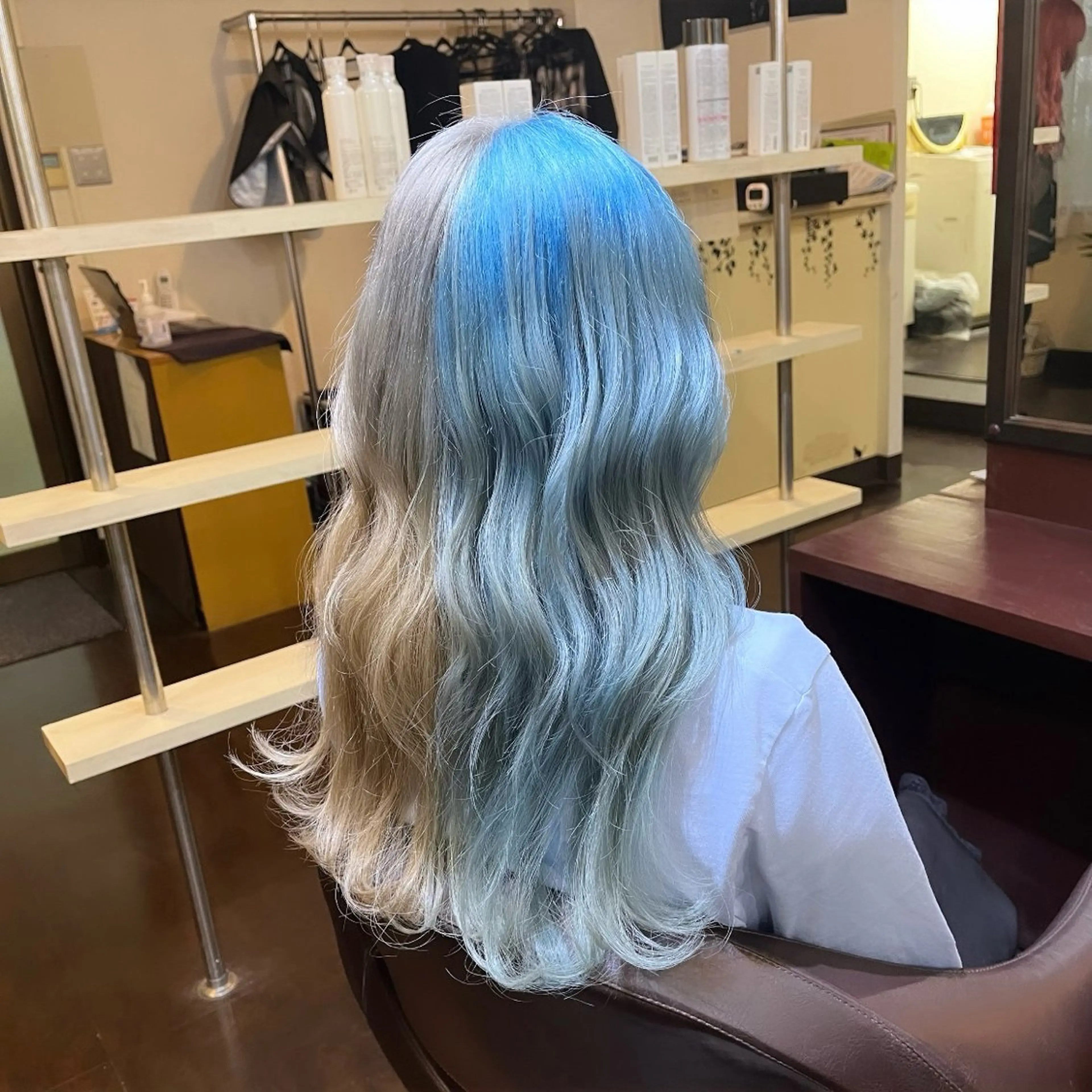 ロング カラー アクアカラー ブリーチ ブルーカラー エクステ ヘアカラー トリートメント 編み込みエクステ/ ハイトーン りょすけのヘアスタイル