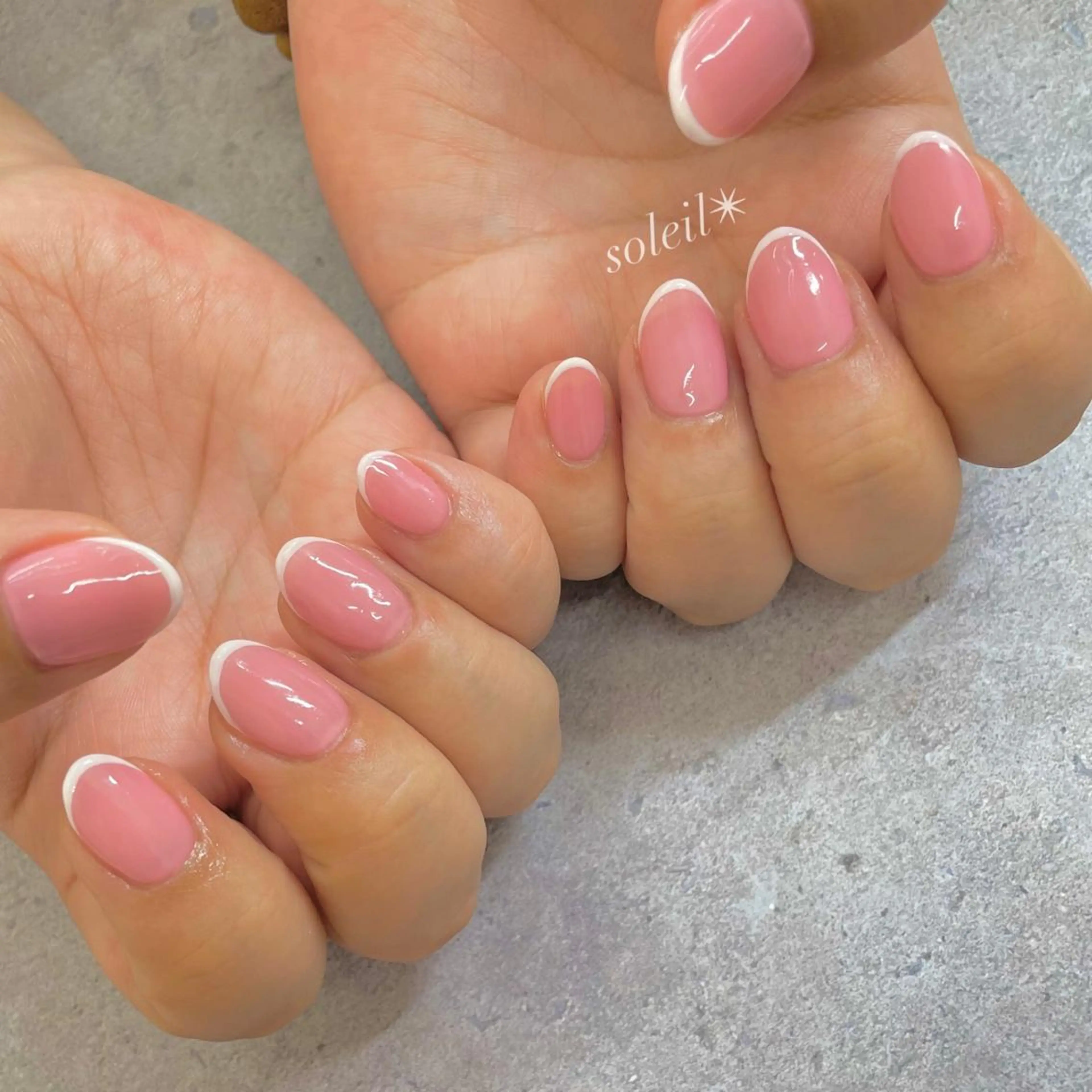 ネイル アートネイル フレンチネイル ラメ(グリッター) ニュアンスネイル オフィスネイル 粟津 美紀のネイルデザイン