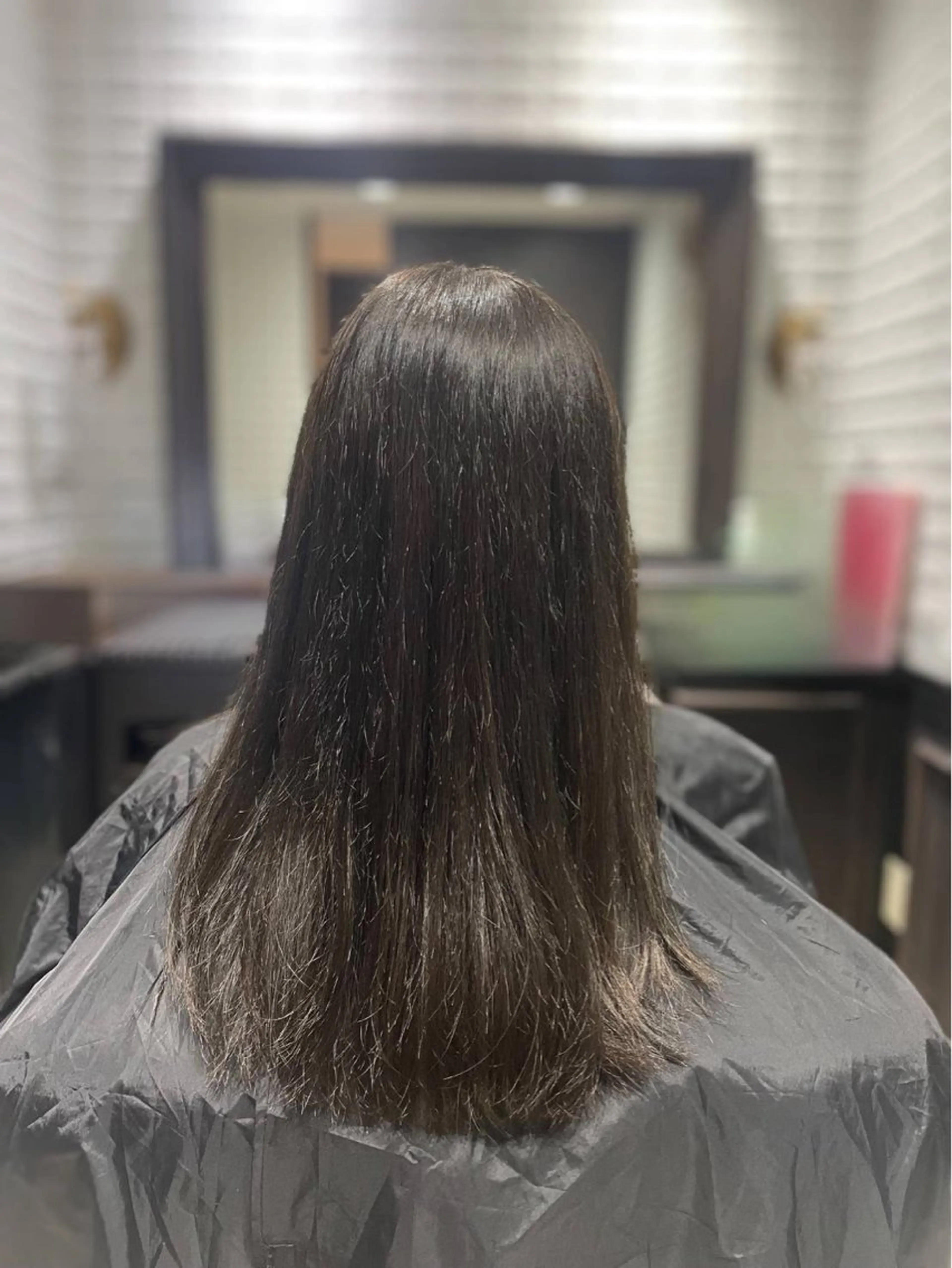 ロング カラー オリーブカラー 波巻き、ツイスト パーマモデル募集中のヘアスタイル