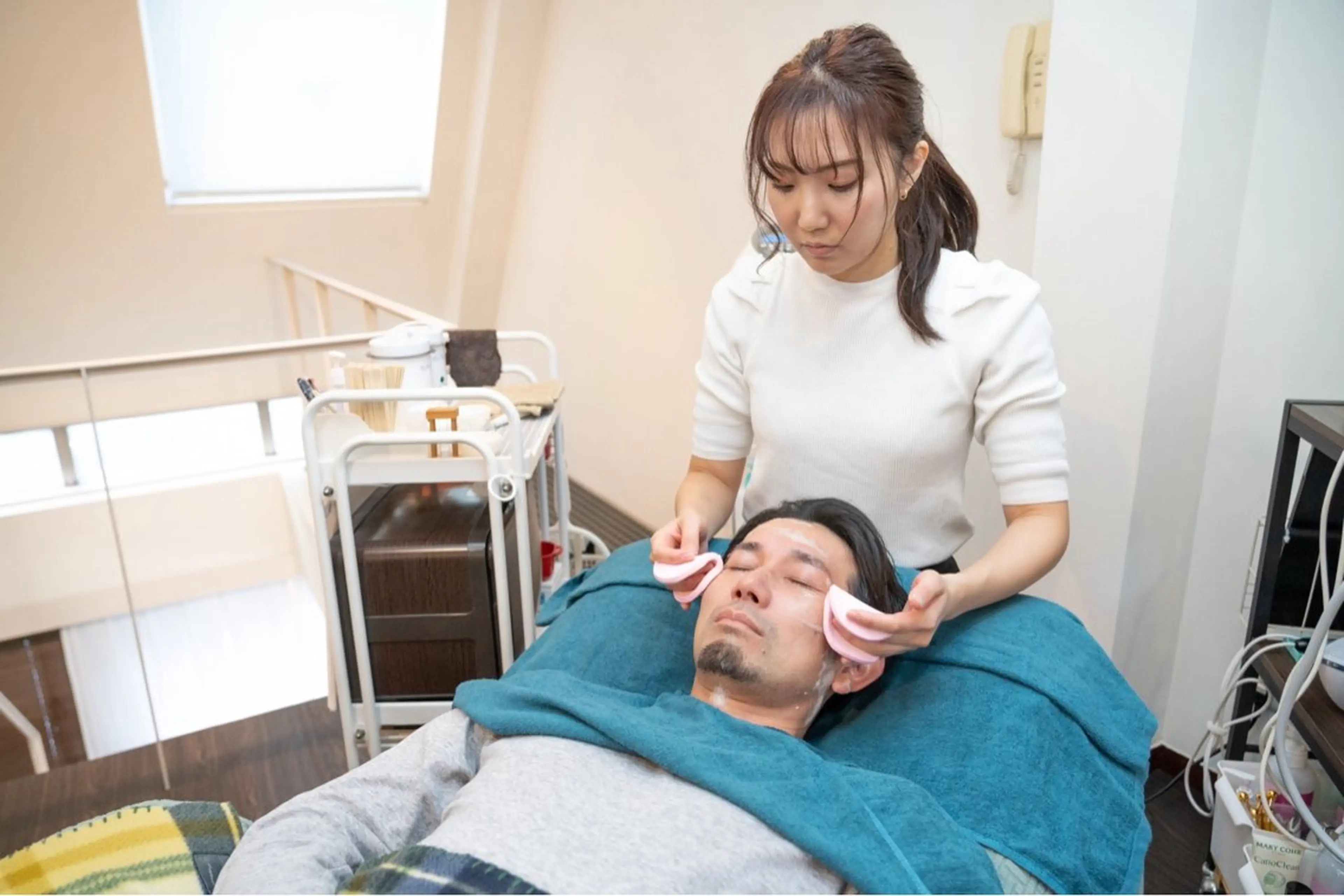 眉毛ケア＋プレミアムフェイシャルの写真