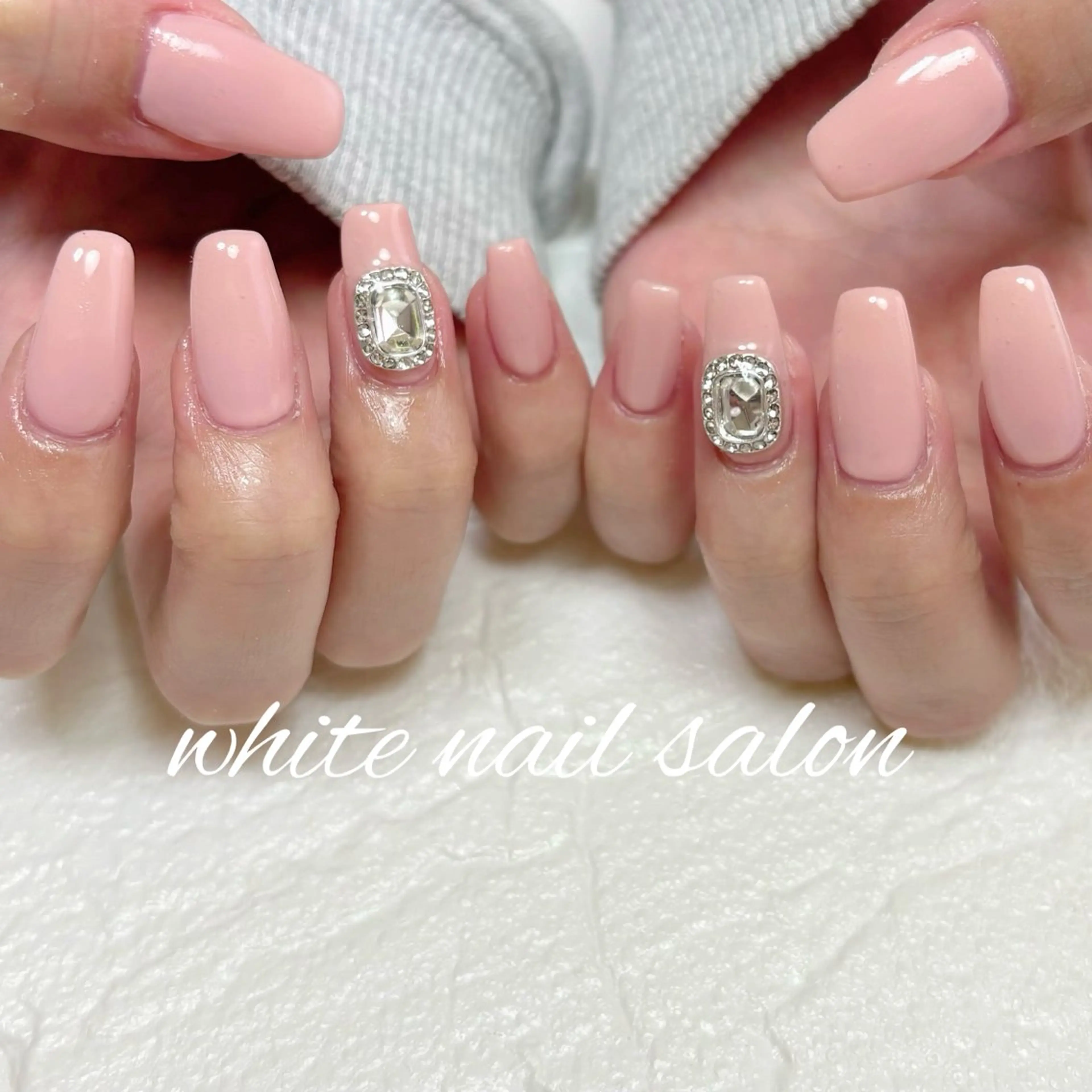 ネイル シンプルネイル ホワイト ハンドネイル white nail salonのネイルデザイン
