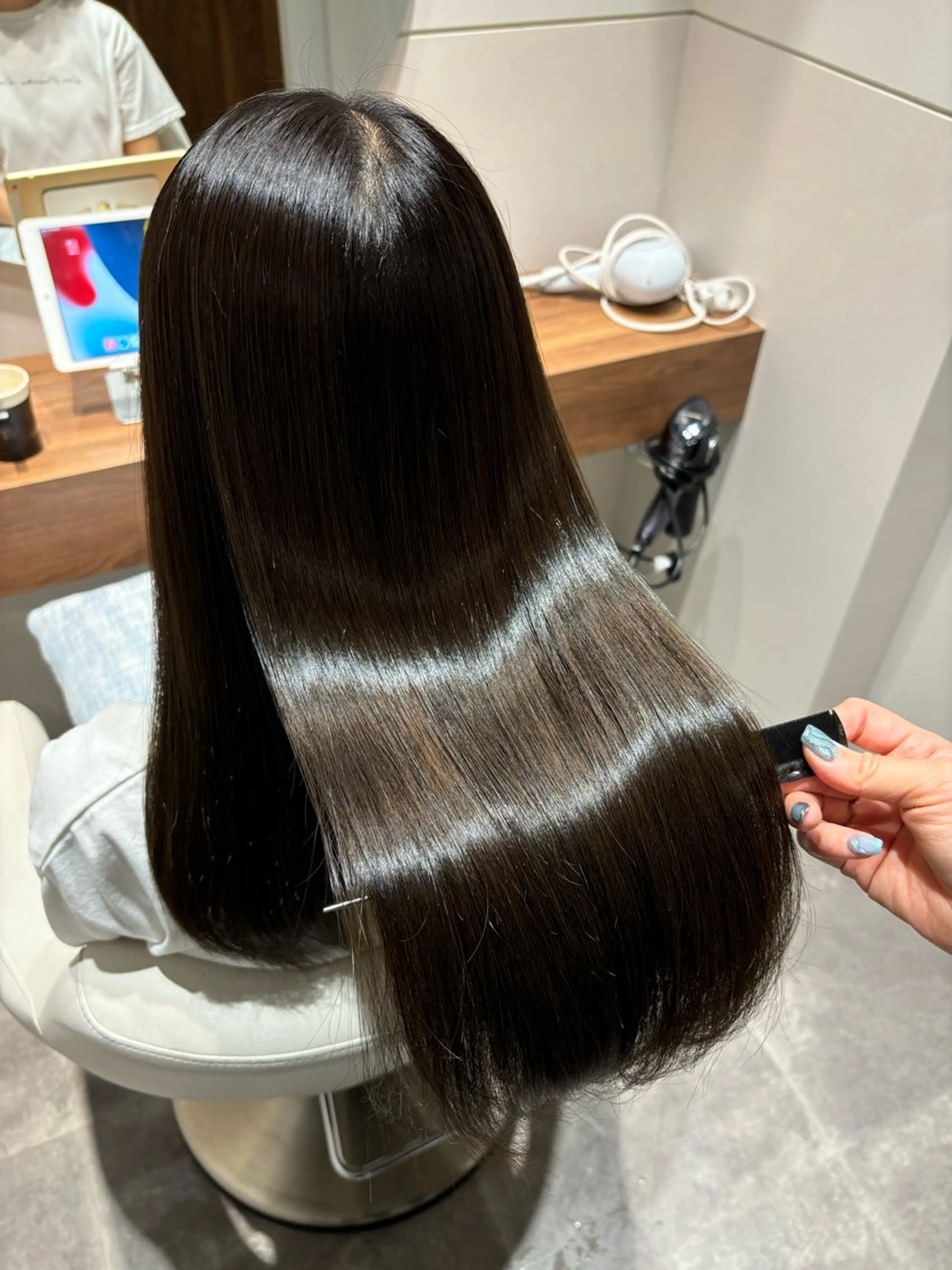 セミロング ヘアカラー トリートメント 美髪ヘア 🤍erikaのヘアスタイル