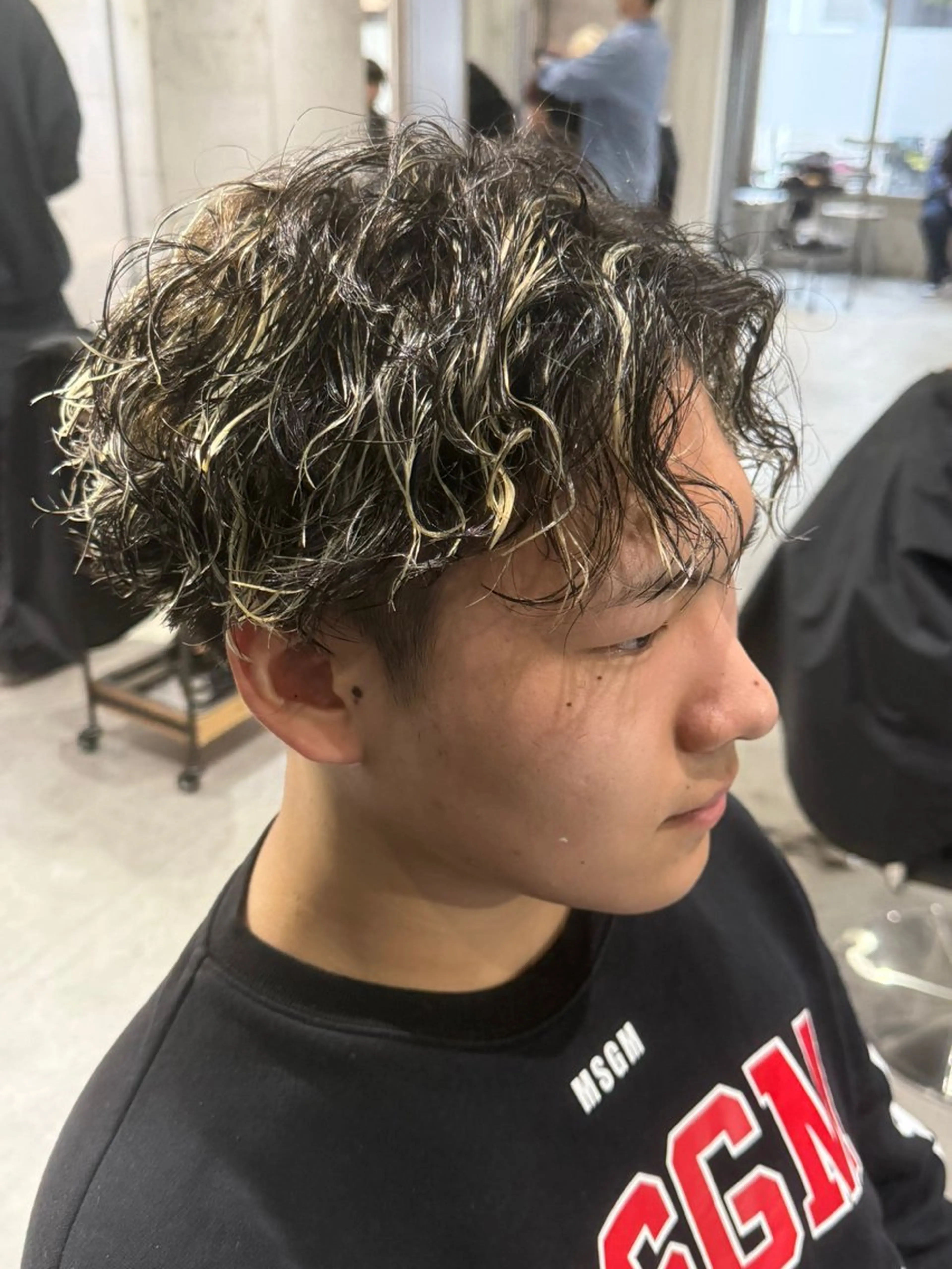 メンズ センターパート ダウンパーマ フェードカット フェザーパーマ カルマパーマ カット 縮毛矯正 MEN’SsalonHYPE所属・メンズカット/布施/ 秋山　涼のヘアスタイル