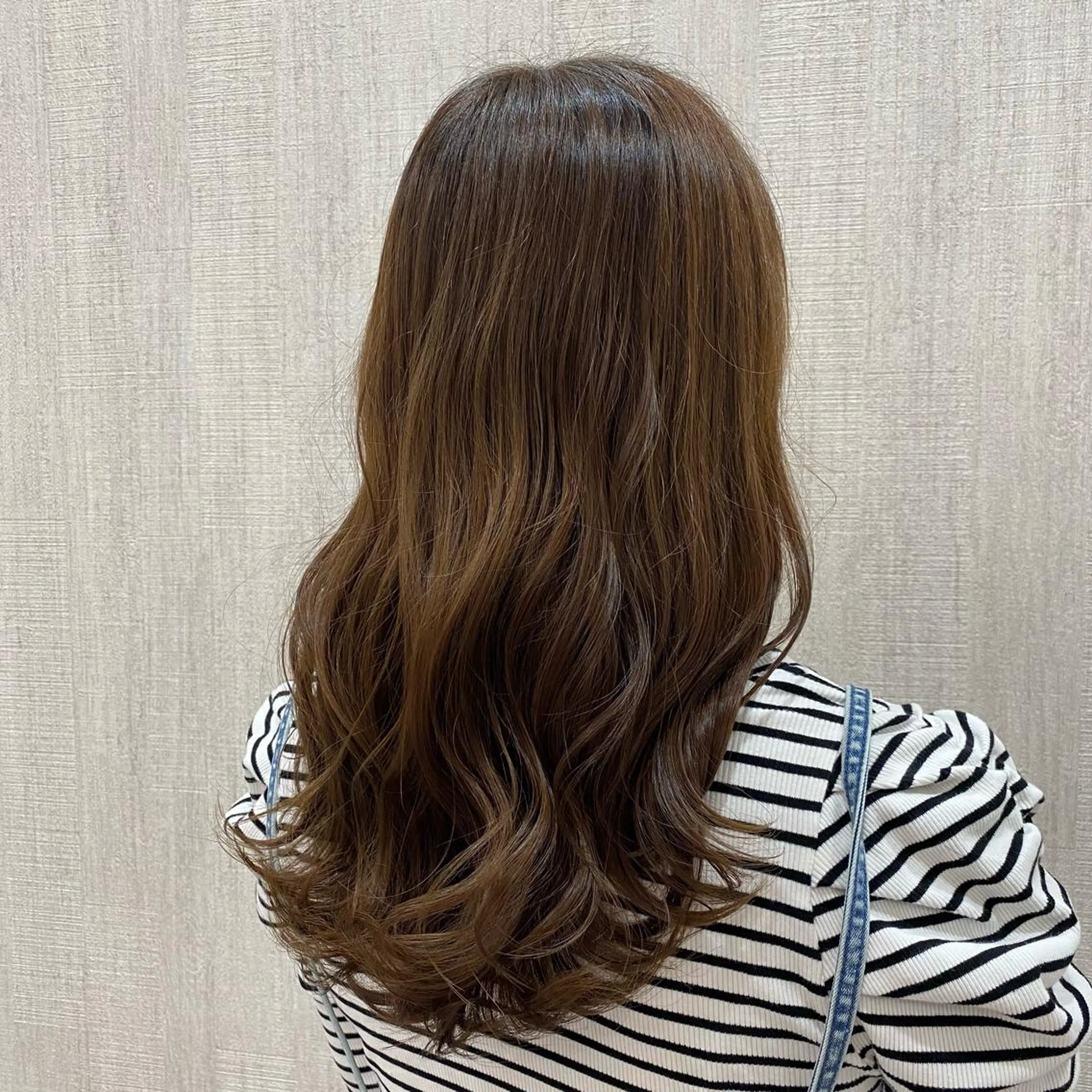 セミロング カラー カット ヘアカラー トリートメント 🫧透け感⋆艶髪💎 山口アヤカのヘアスタイル