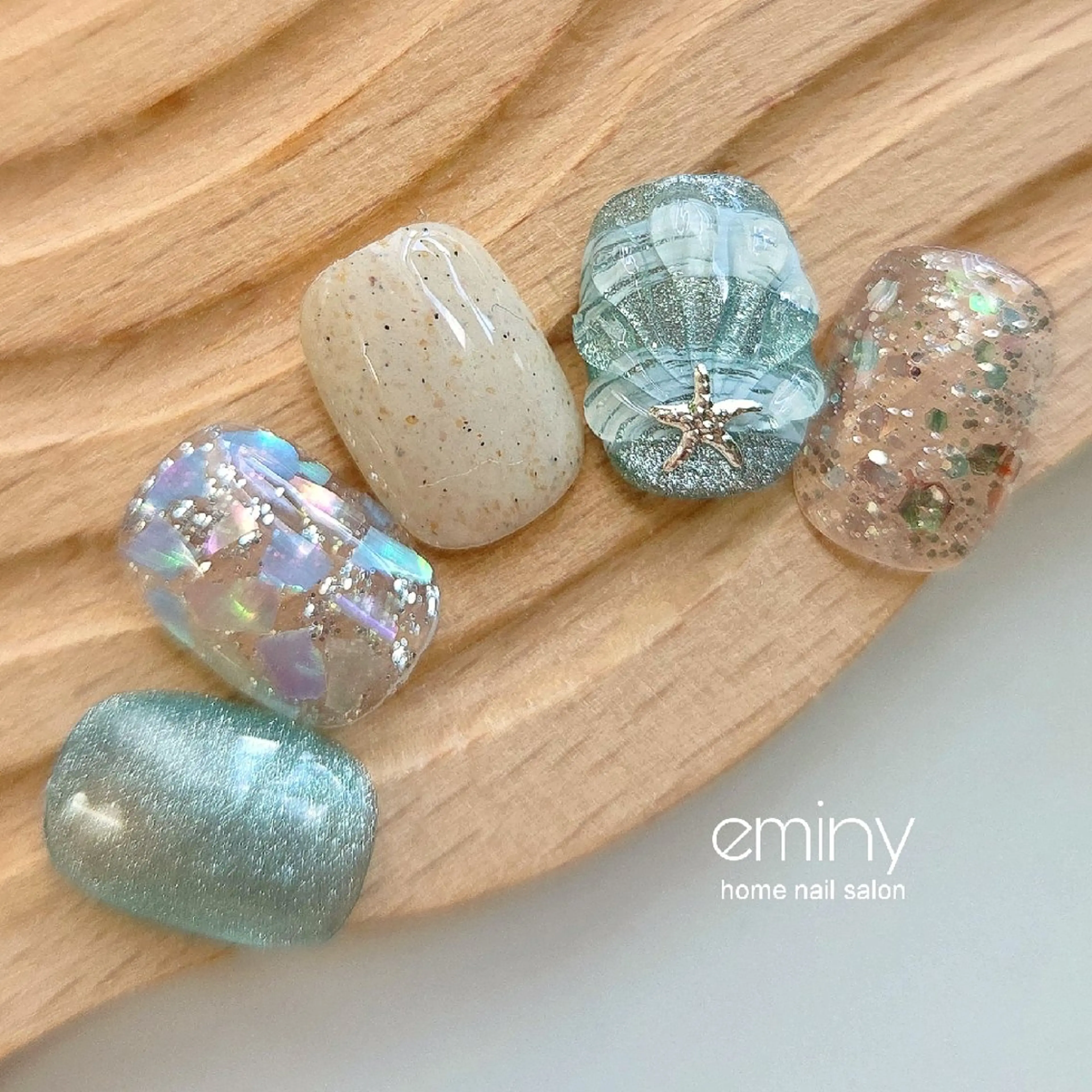 ネイル ジェルネイル キラキラネイル 夏ネイル ハンドネイル nail salon  eminyのネイルデザイン