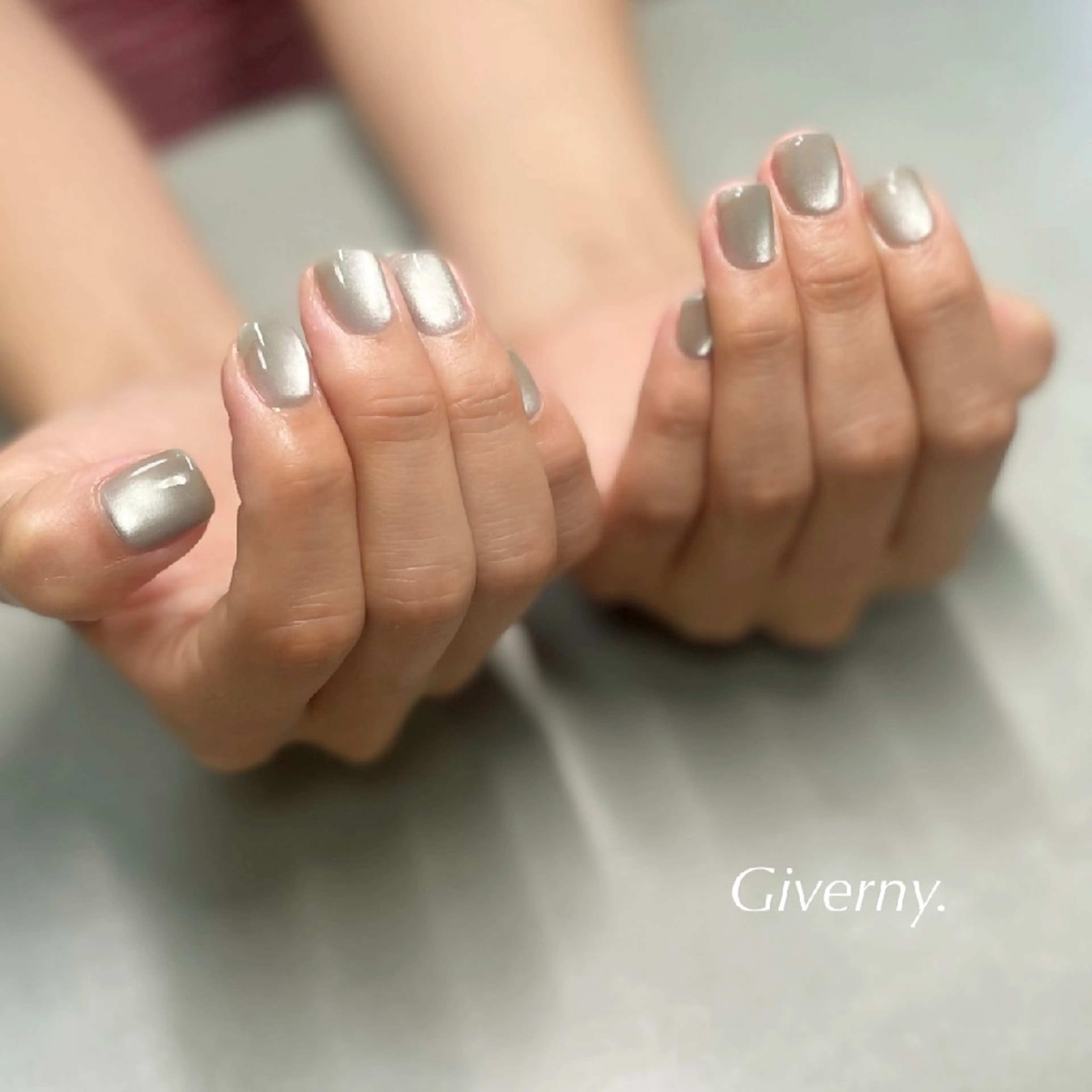 ネイル グリーン マグネットネイル ワンカラーネイル シンプルネイル ハンドネイル Giverny .のネイルデザイン