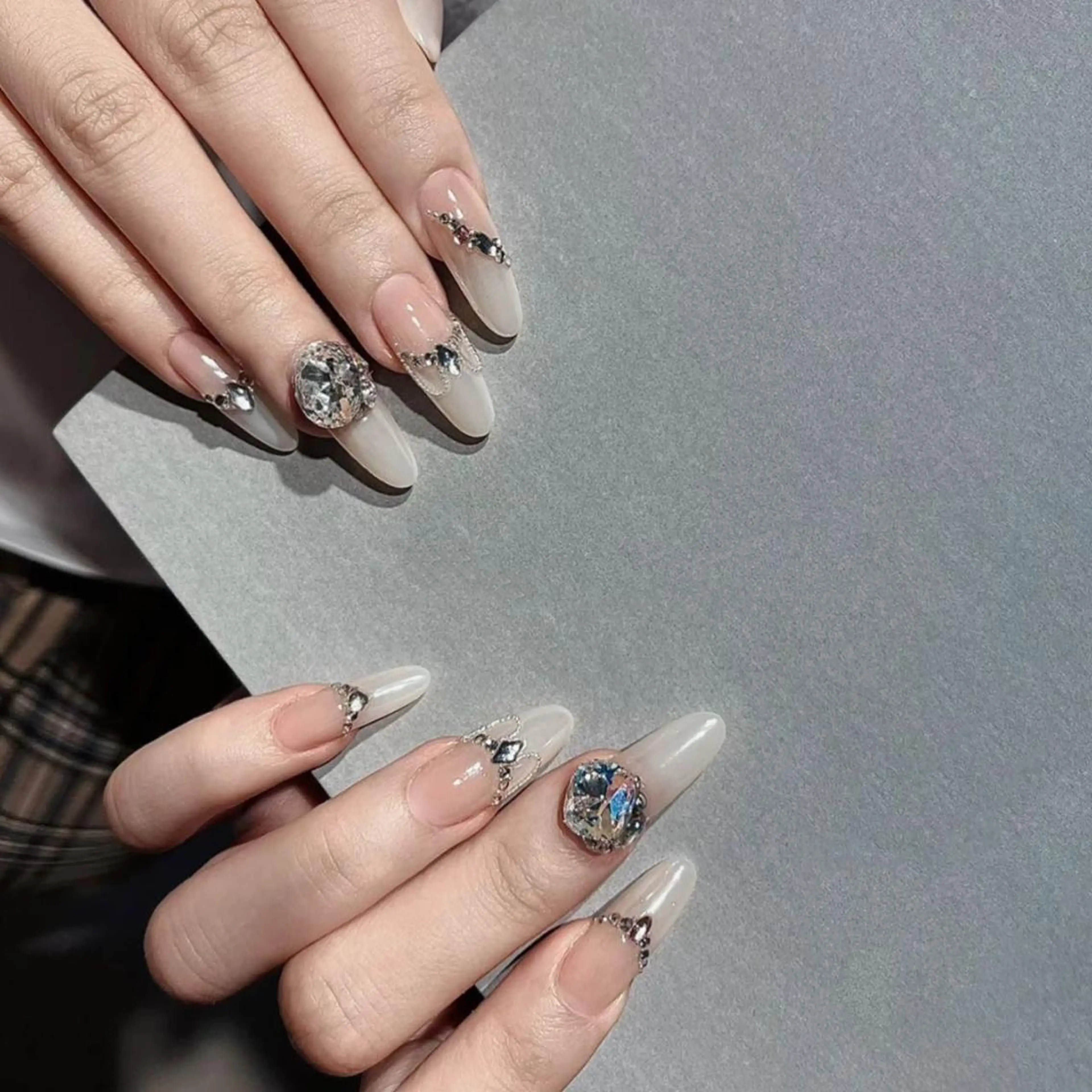 ネイル アートネイル 長さ出し ネイルチップ Queens momoのネイルデザイン