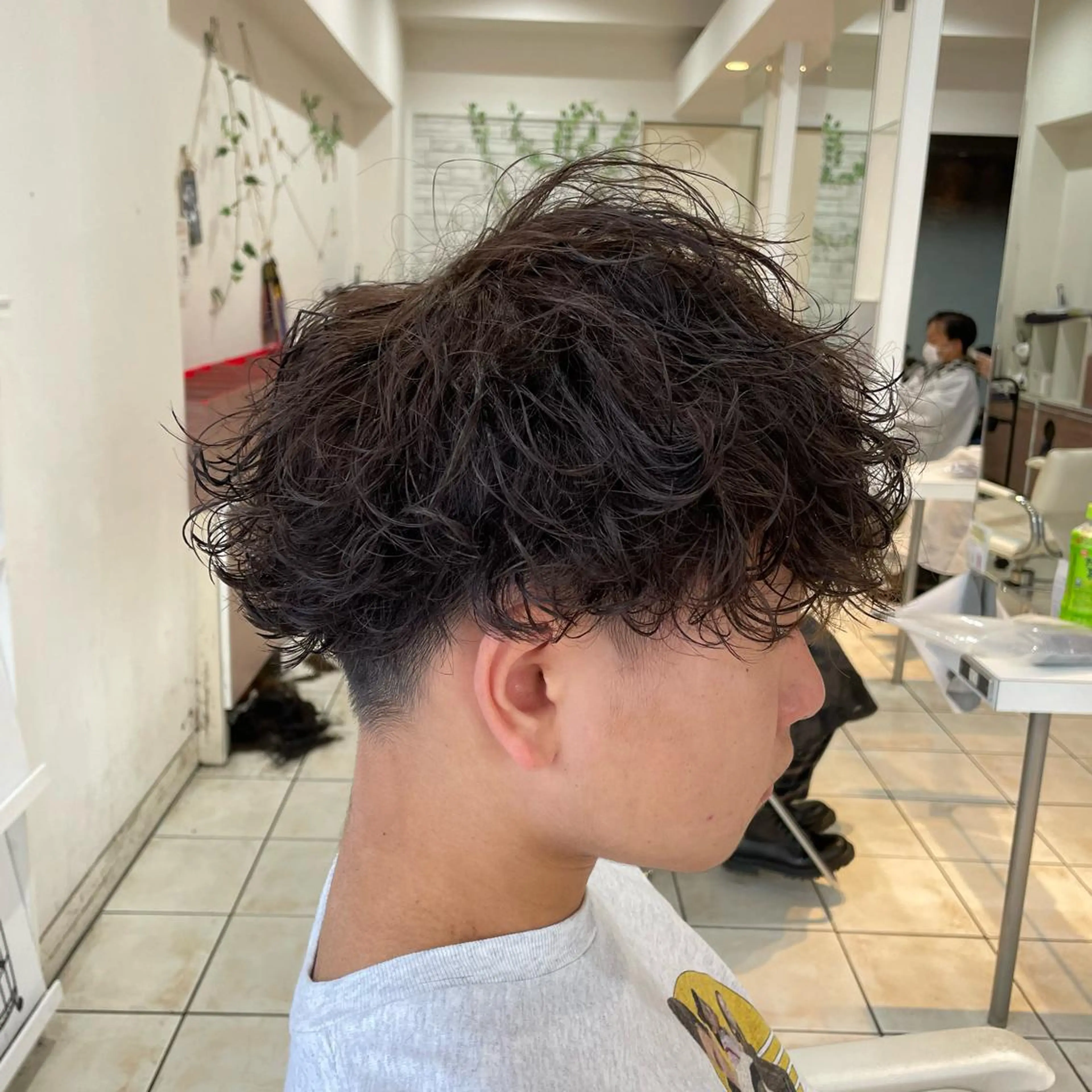 ショート パーマ メンズ シャドウパーマ/縦落 ちパーマ 大久保のヘアスタイル