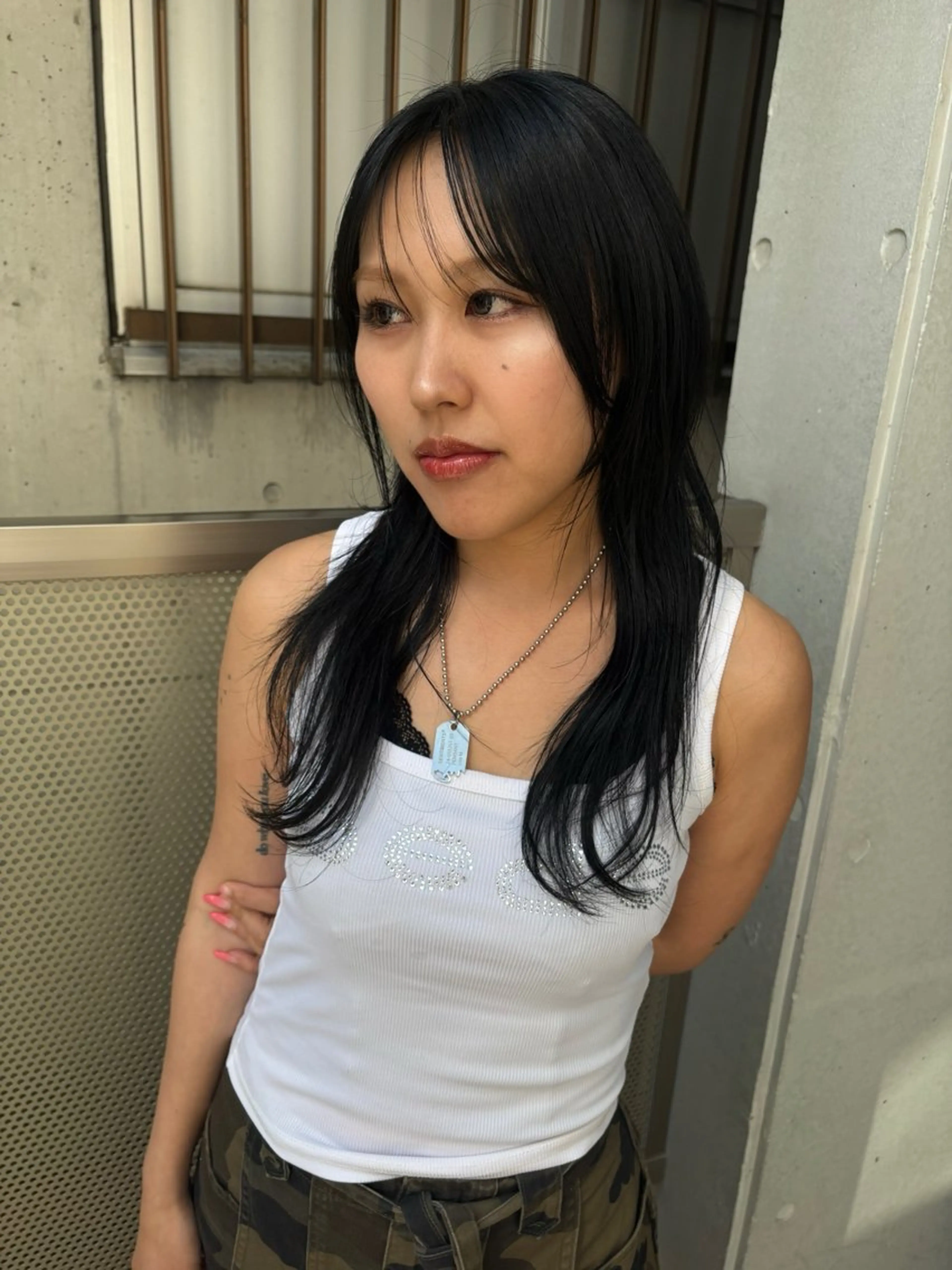 セミロング カラー 池田理紗/メンズ カット/切りっぱなしのヘアスタイル