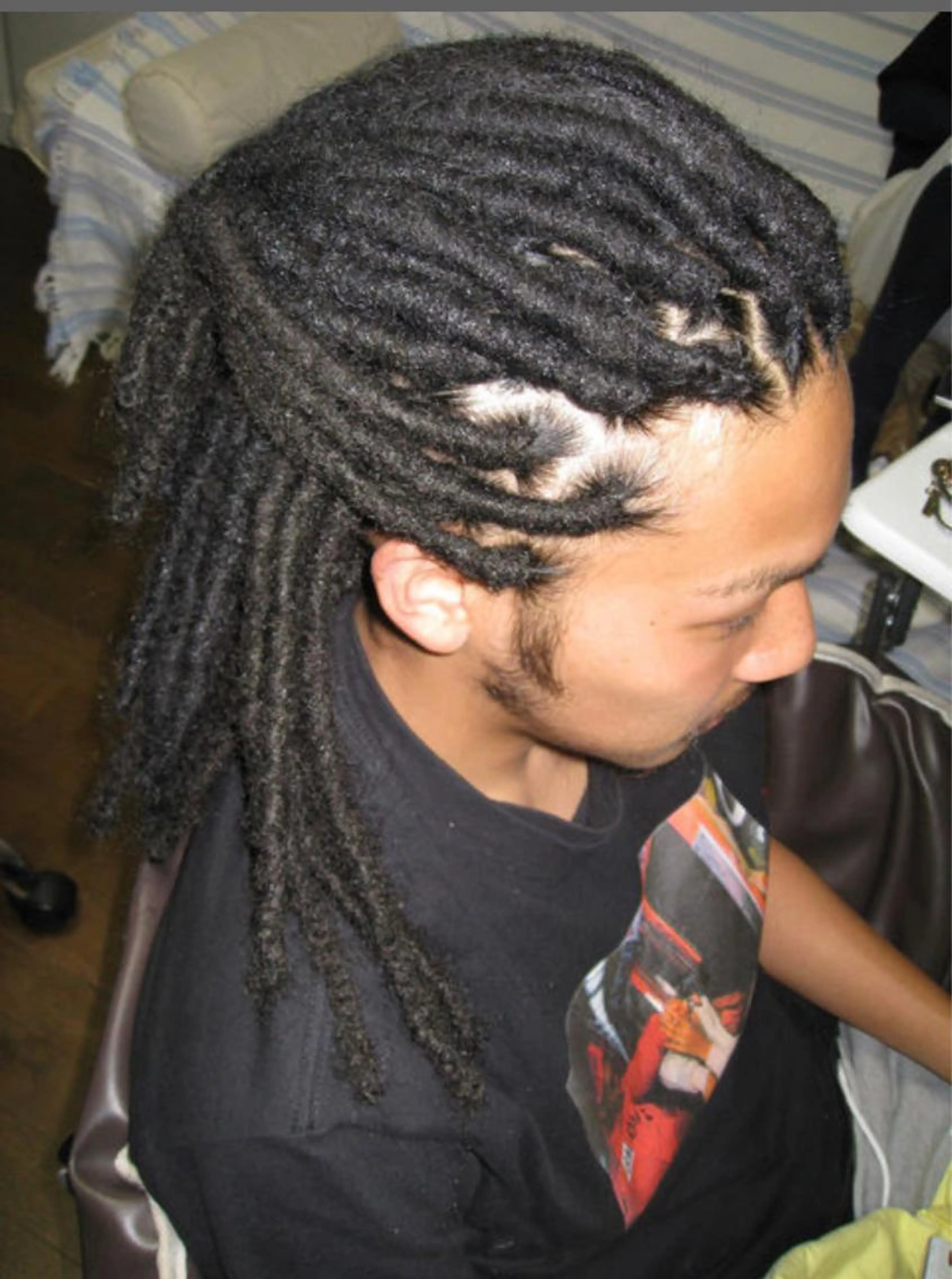 エクステドレッド肩下10cm50本¥29000。70本¥32000。の写真