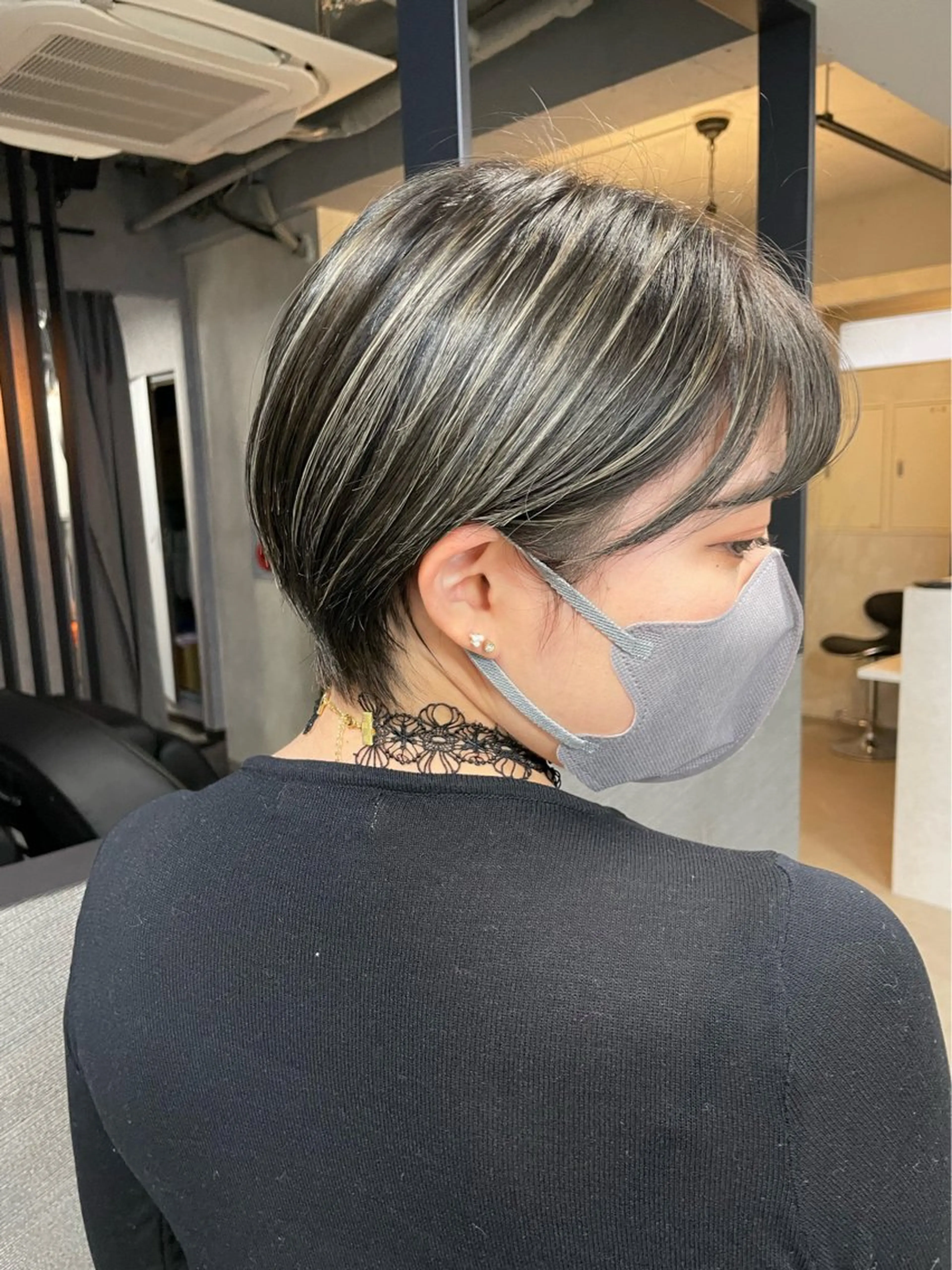 ショート カラー ハイライト/レイヤー ミルクティー/山本のヘアスタイル