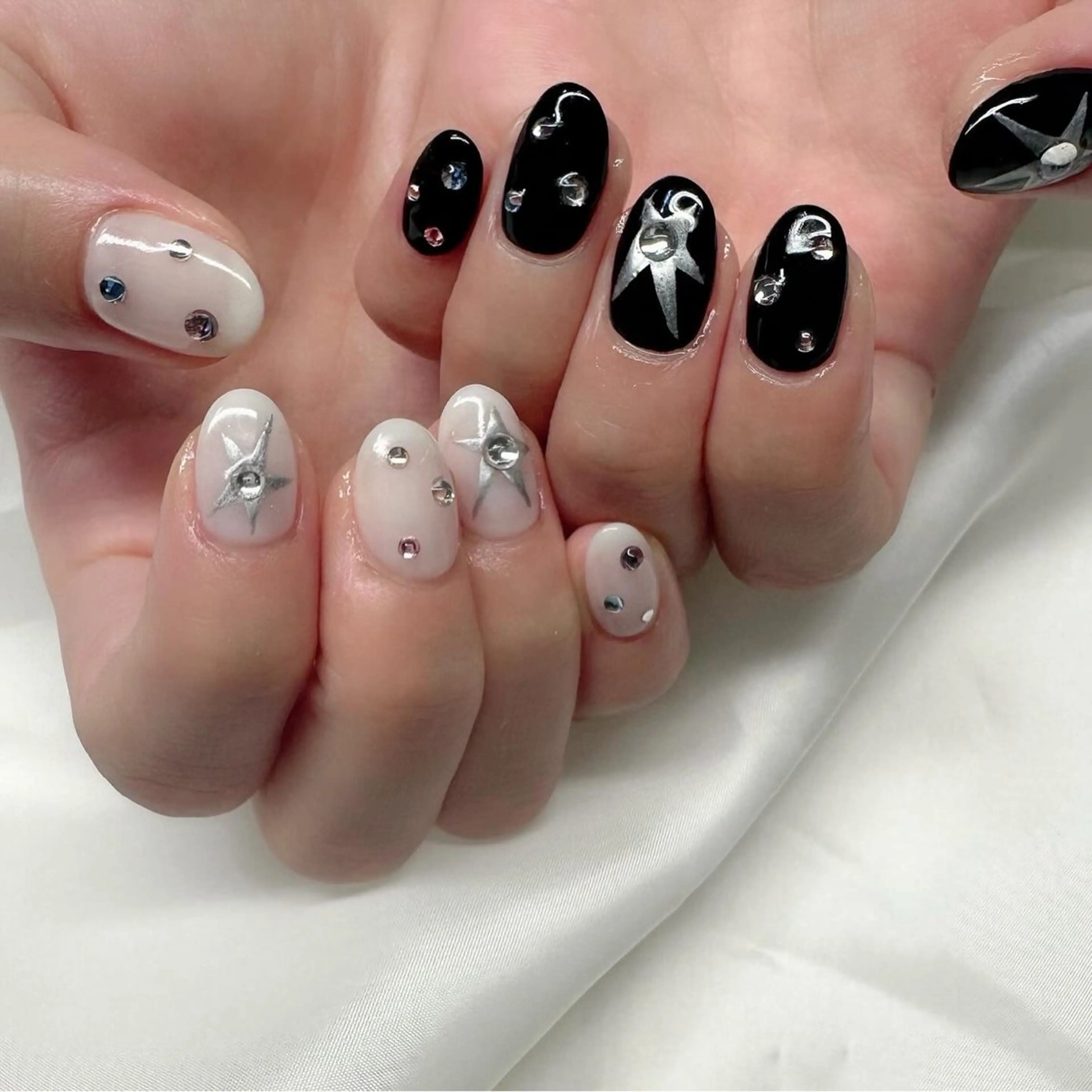 ネイル クリアネイル 氷ネイル・うるうるネイル 韓国ネイル ニュアンスネイル ホワイト 🪞KAPE NAIL 🪞のネイルデザイン