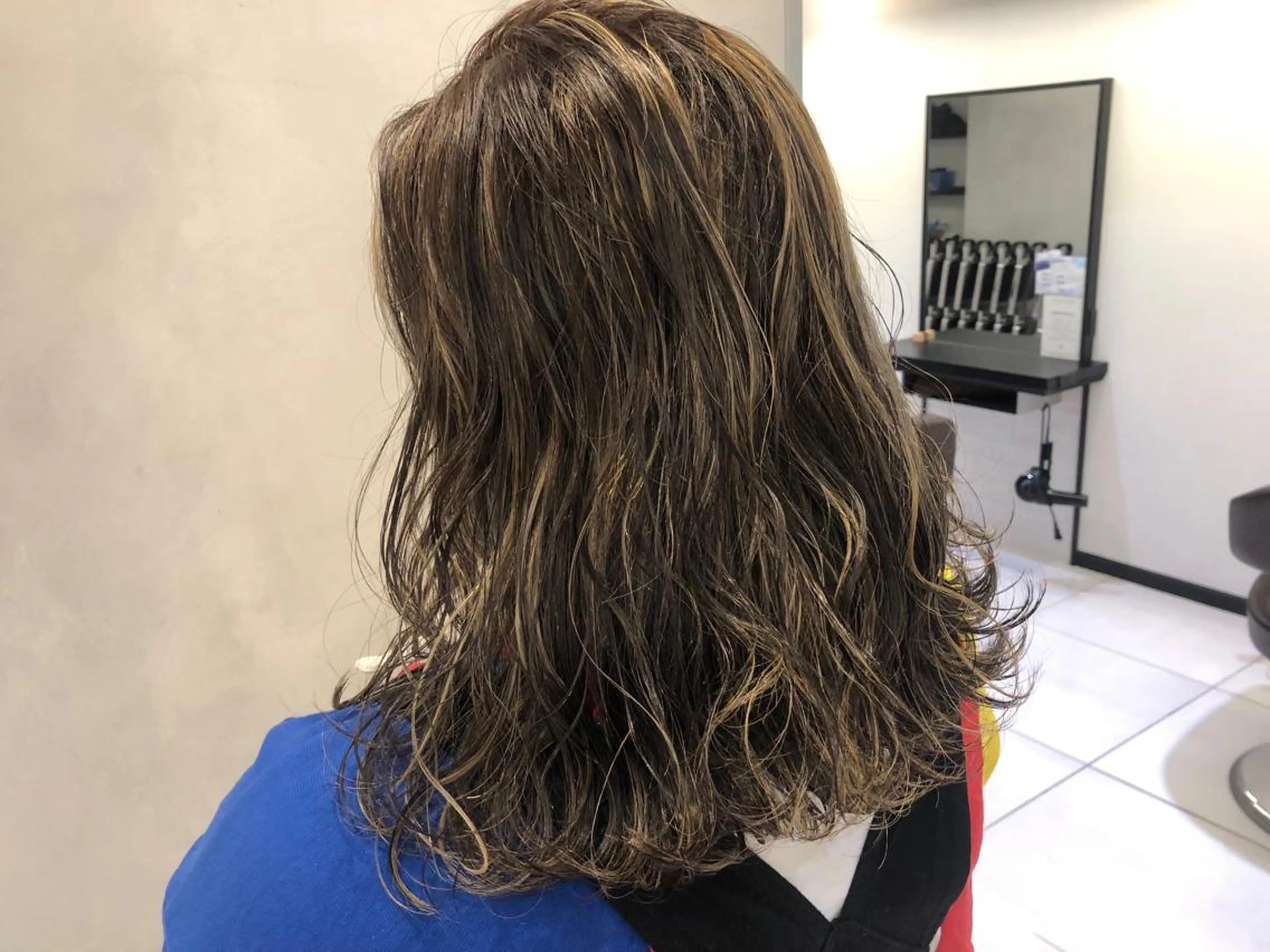 セミロング カラー パーマ 渡邊 桃香のヘアスタイル