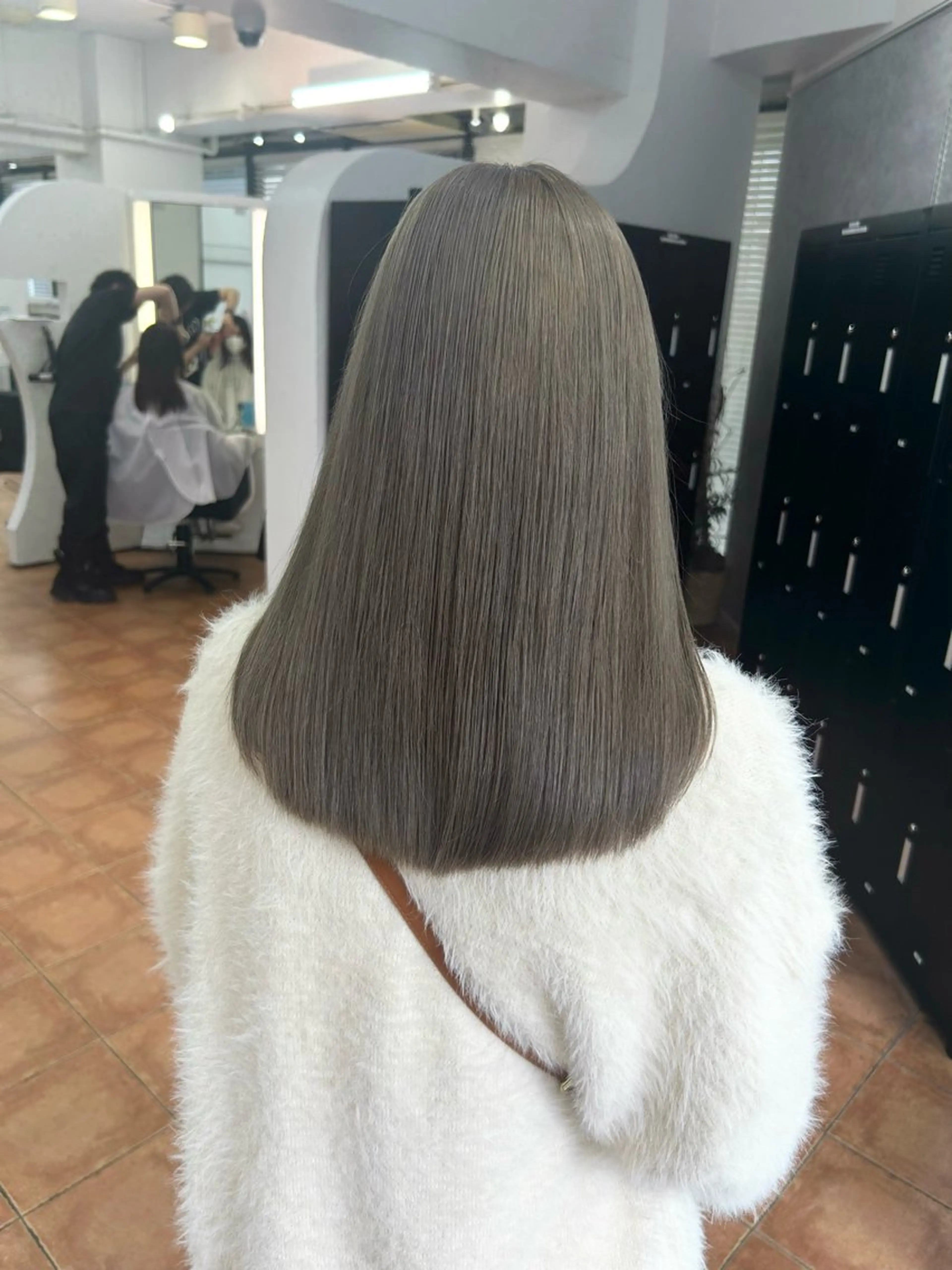 ロング カラー ブリーチ グレージュ オリーブグレージュ オリーブグレー JEWIL SHIBUYAのヘアスタイル