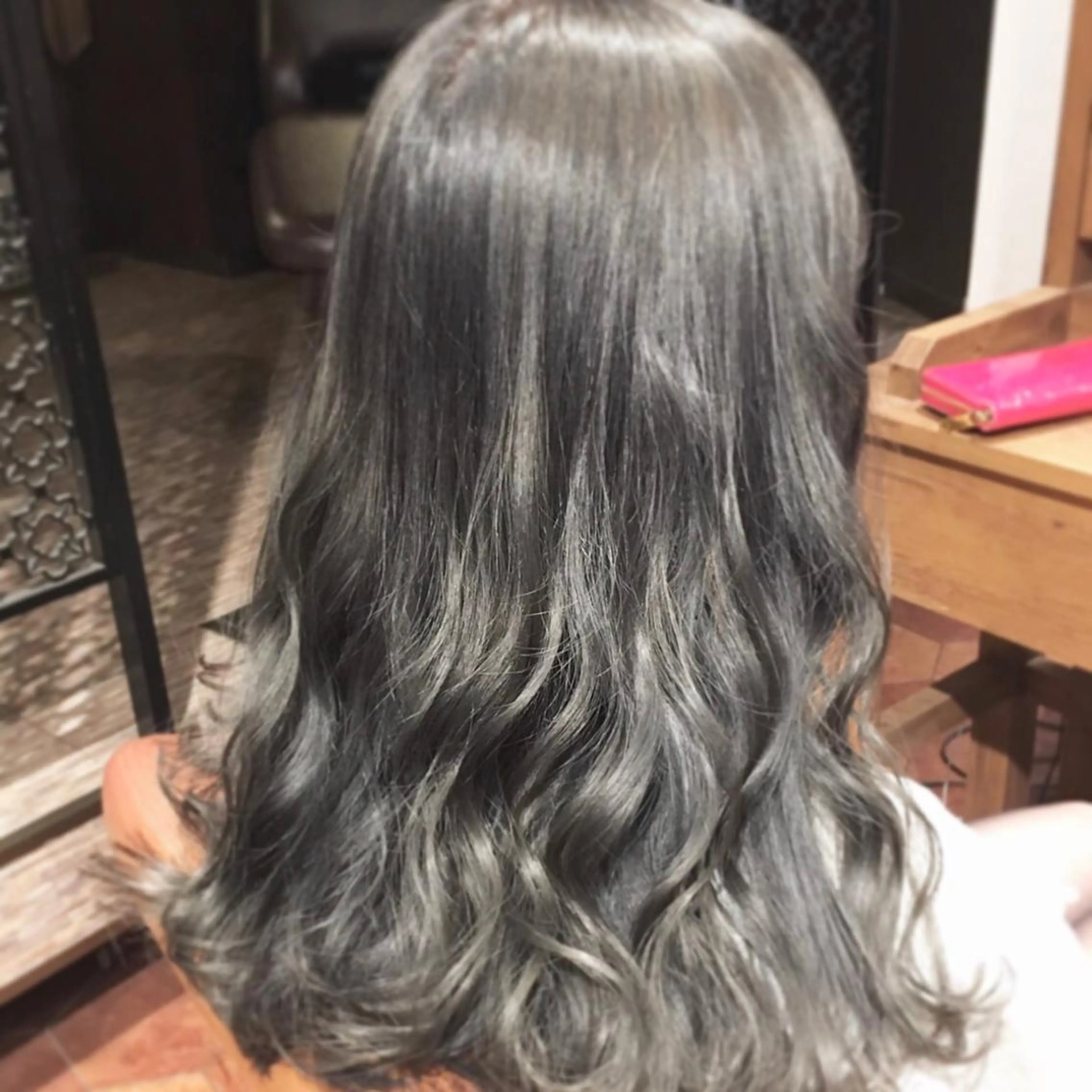 ミディアム セミロング ロング カラー kazufumi ..のヘアスタイル