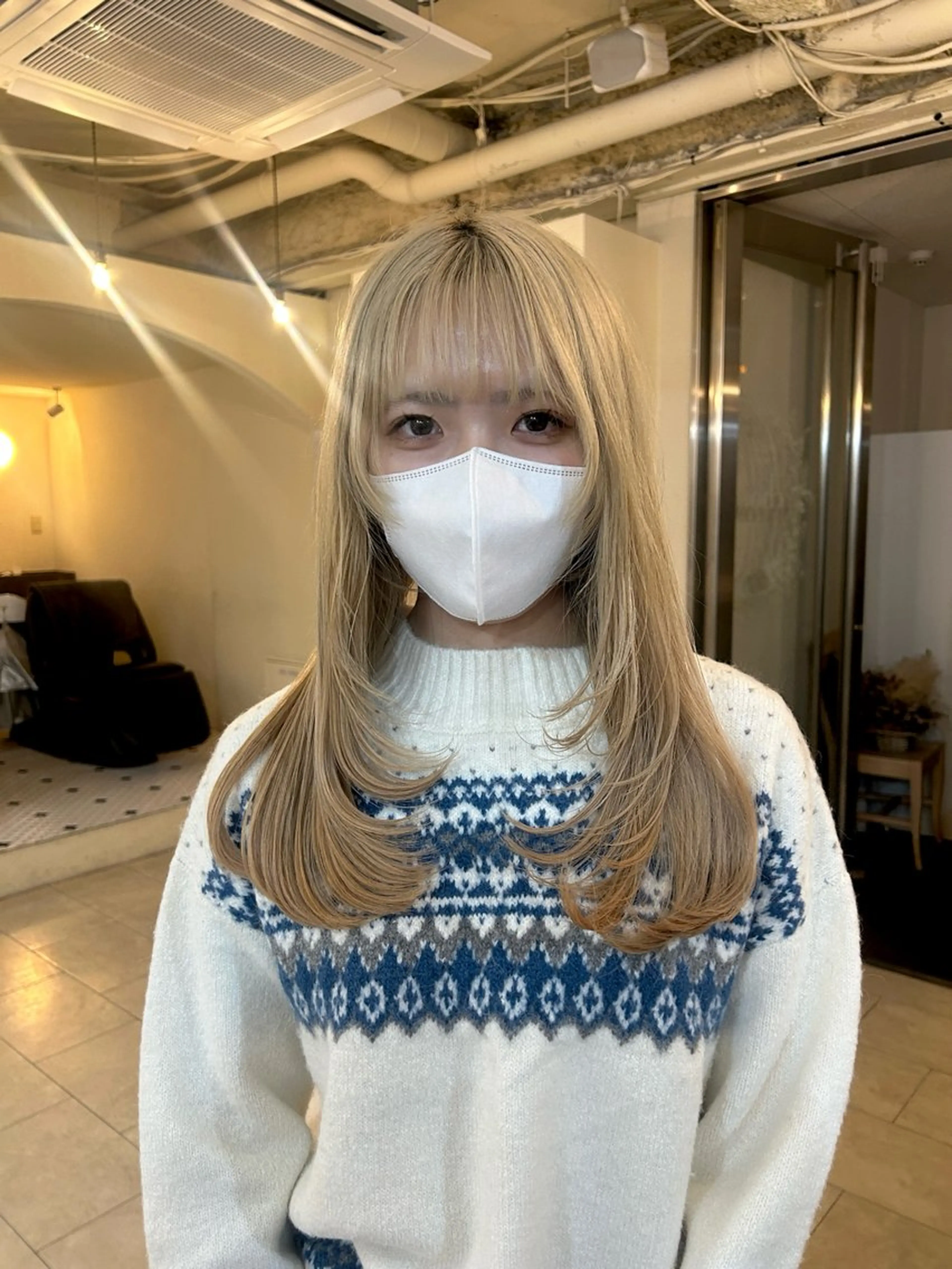 ロング Maho/海外 レイヤー/ハイトーンのヘアスタイル