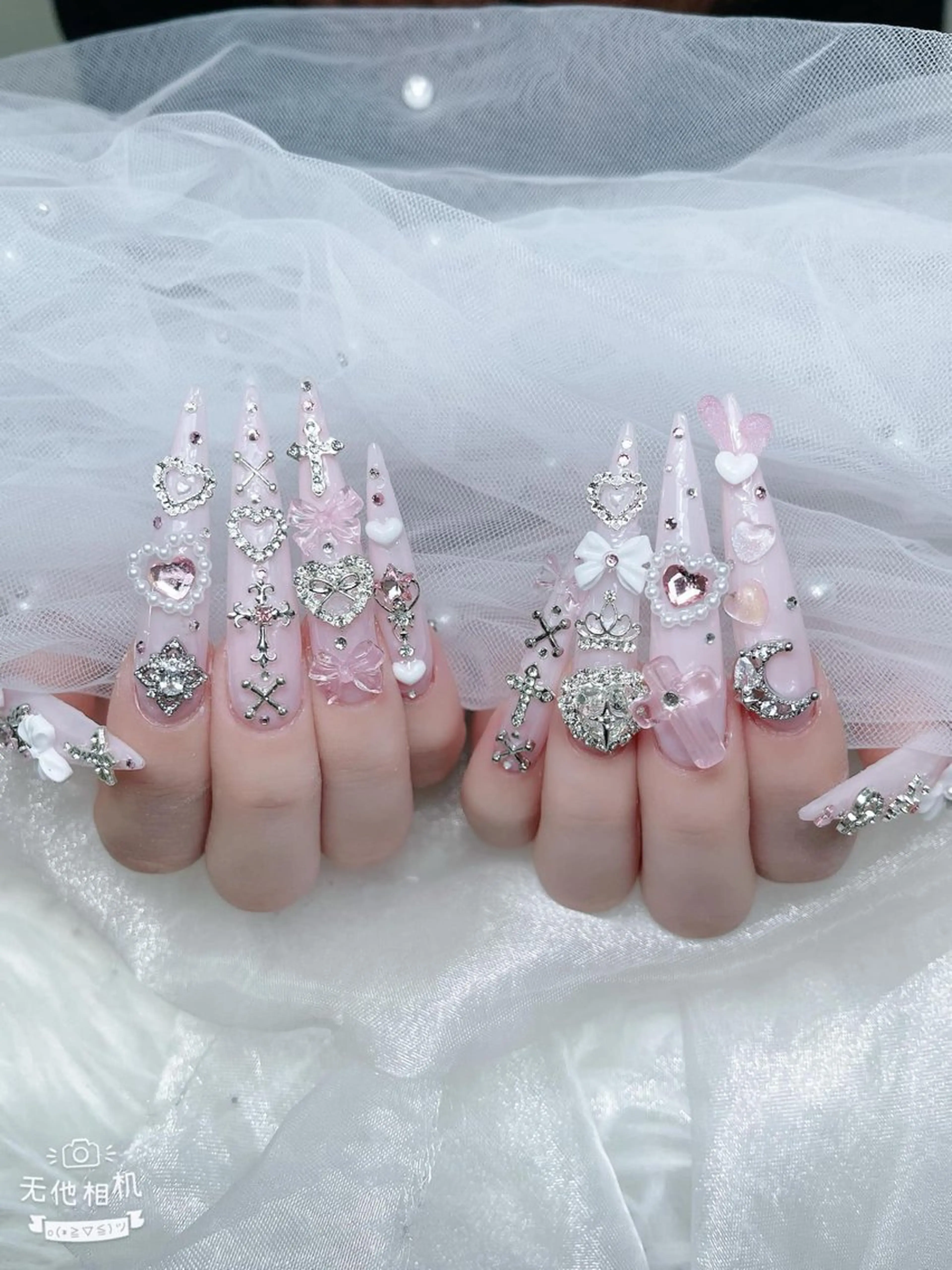 ネイル オーロラネイル クリアネイル フラッシュネイル ジェルネイル グラデーション ハンドネイル Amee Nail Salonのネイルデザイン