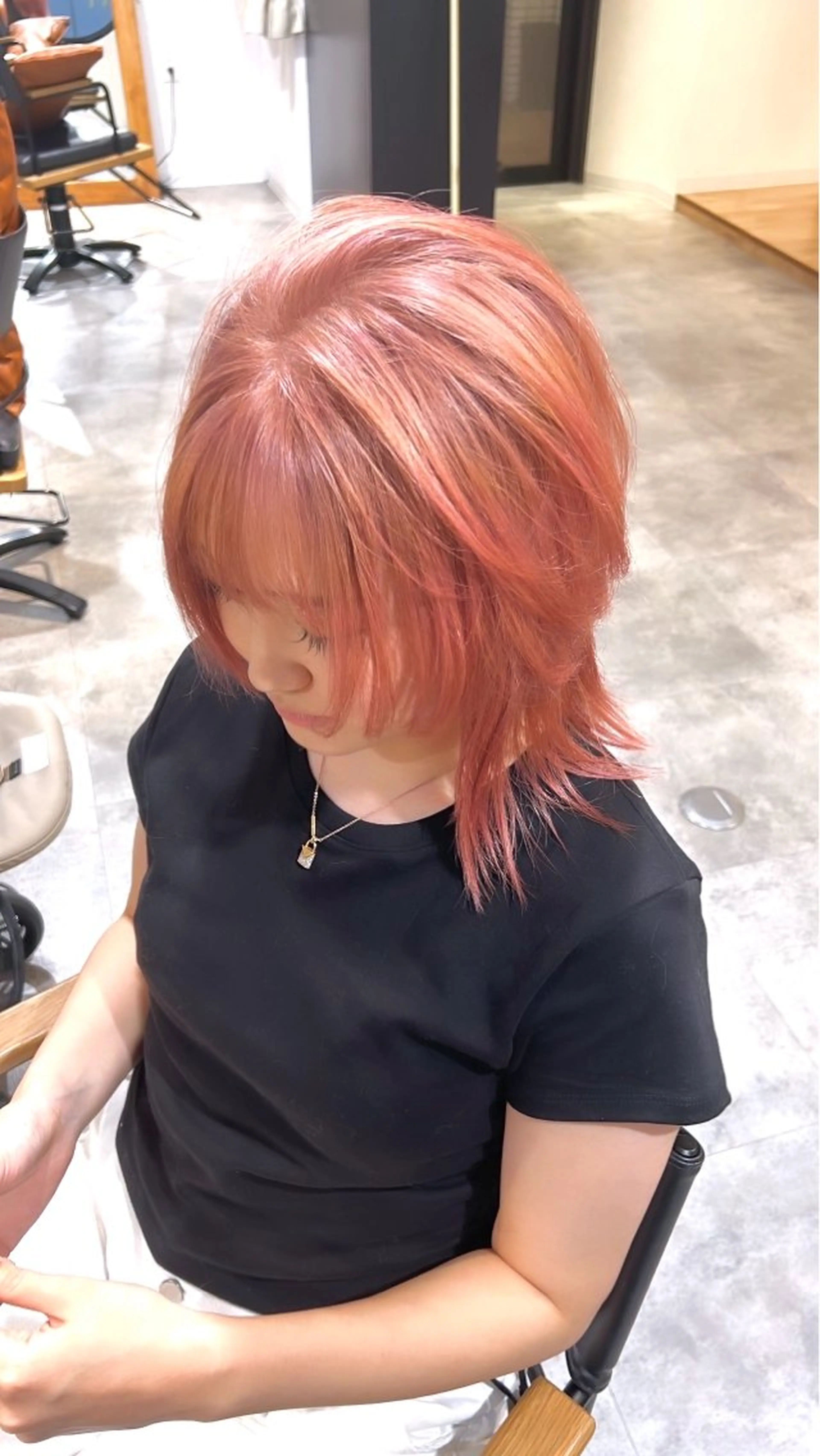 ミディアム カラー ピンクカラー ANDIAMO SAKAE  楓のヘアスタイル