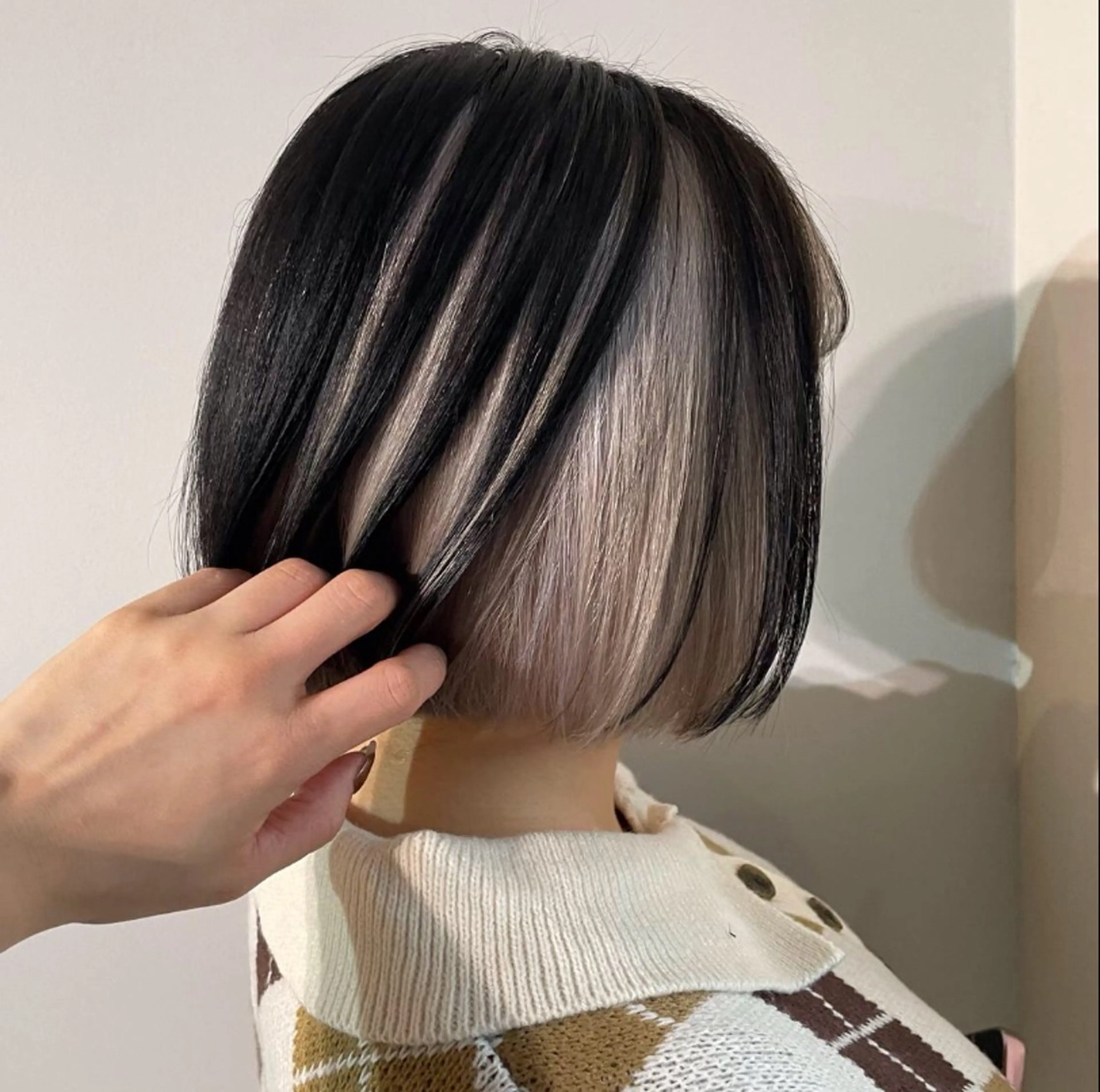 ショート カラー ブリーチ ケアブリーチ イヤリングカラー ハイトーンカラー インナーカラー ヘアカラー トリートメント ☀️Luana☀️ 公式/大通のヘアスタイル