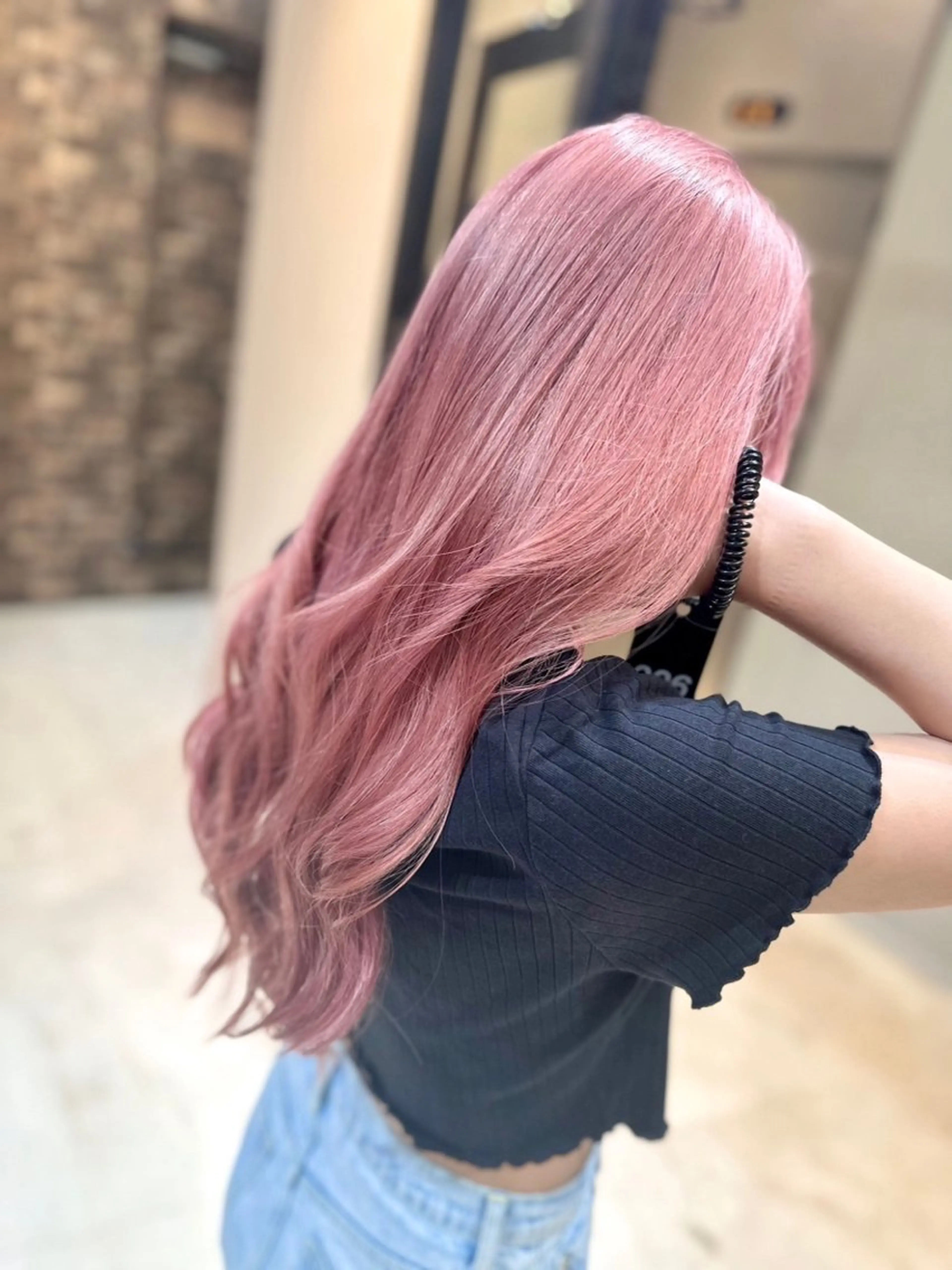 ロング カット ヘアカラー ブリーチ特化🎖️ピ ンクカラー高橋さやかのヘアスタイル