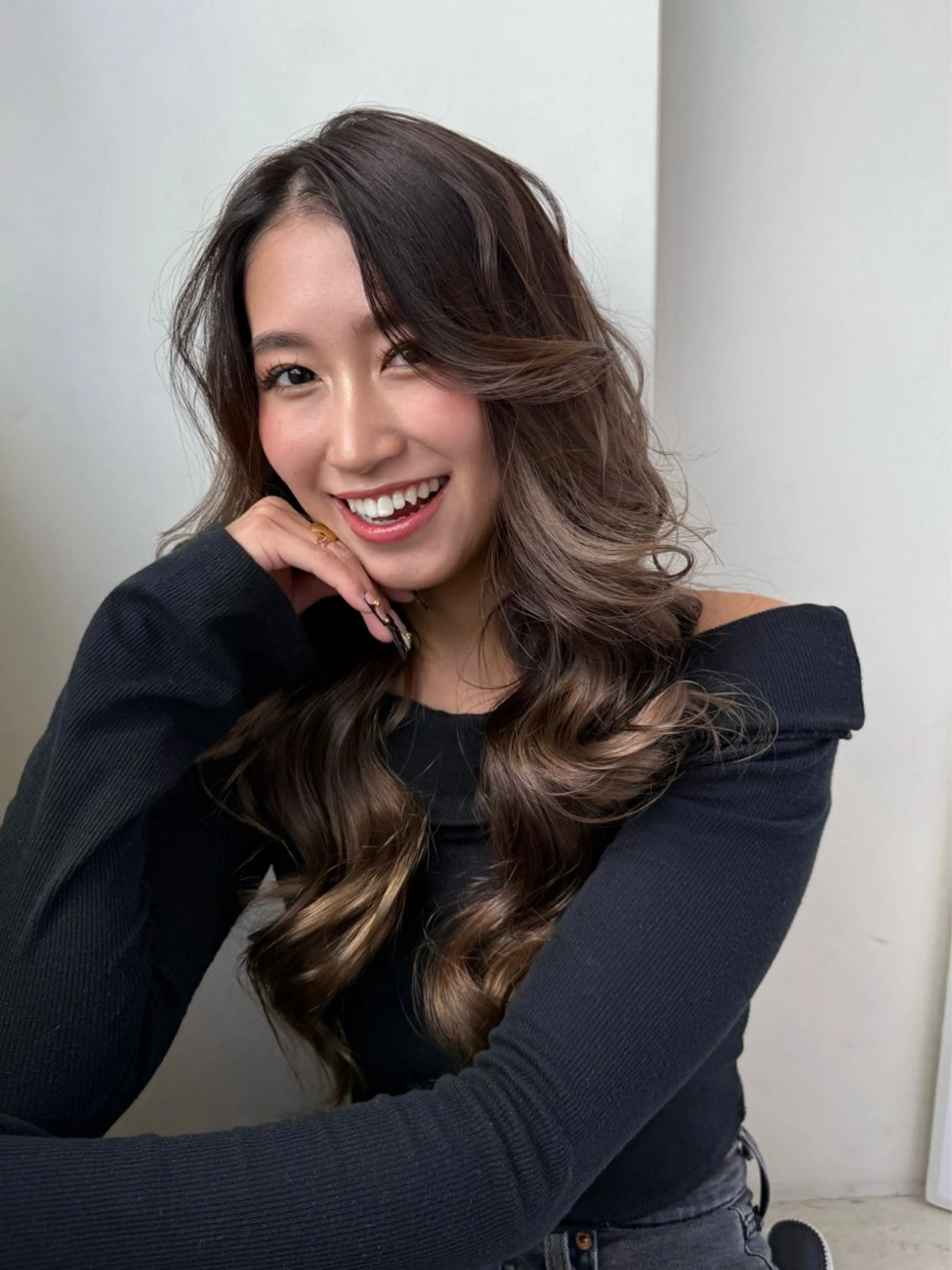 ロング ヘアカラー Maho/海外 レイヤー/ハイトーンのヘアスタイル