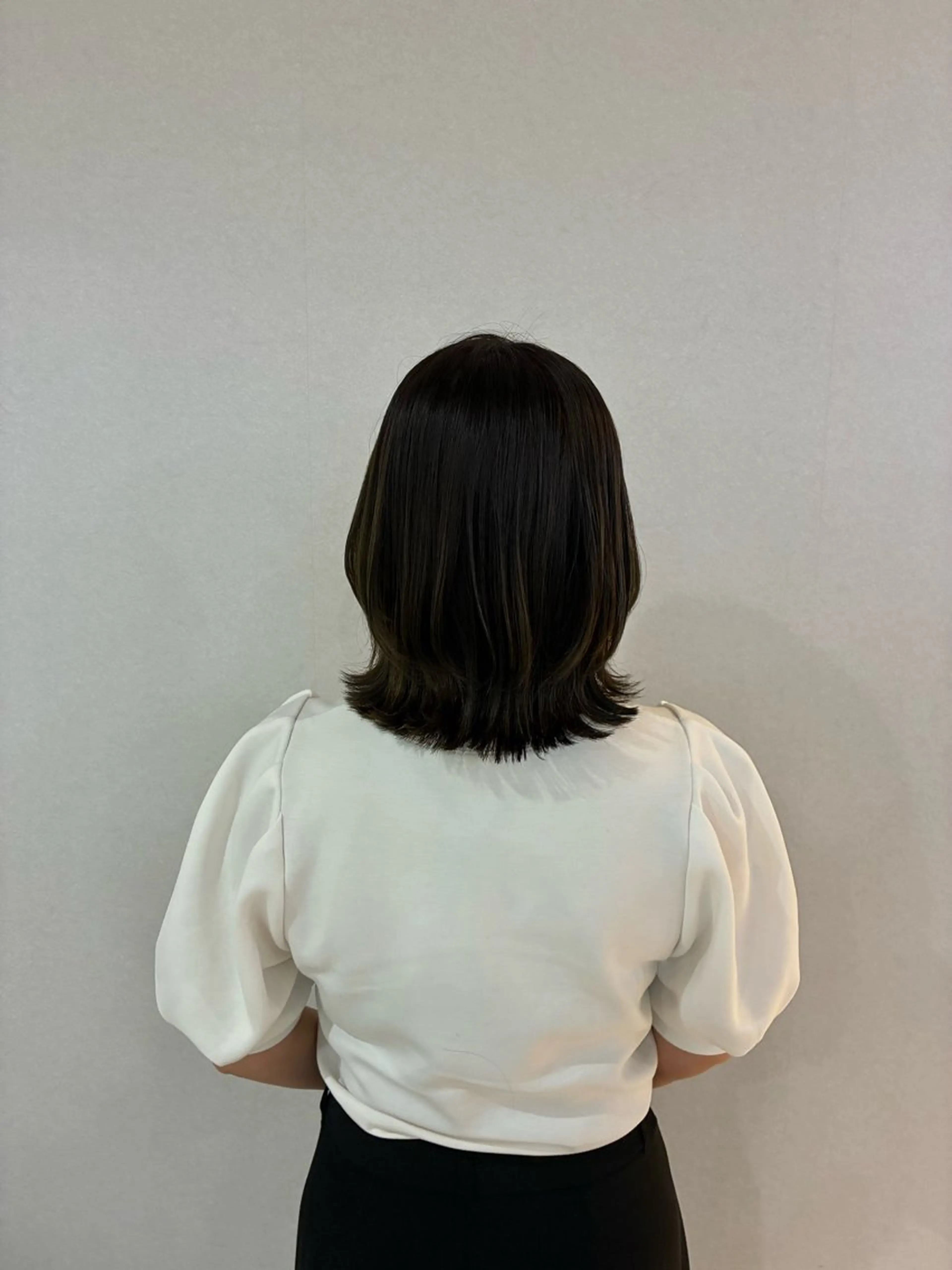 ミディアム カラー ブラウンカラー 透明感カラー 顔周りカット レイヤーカット ハナダ メイのヘアスタイル