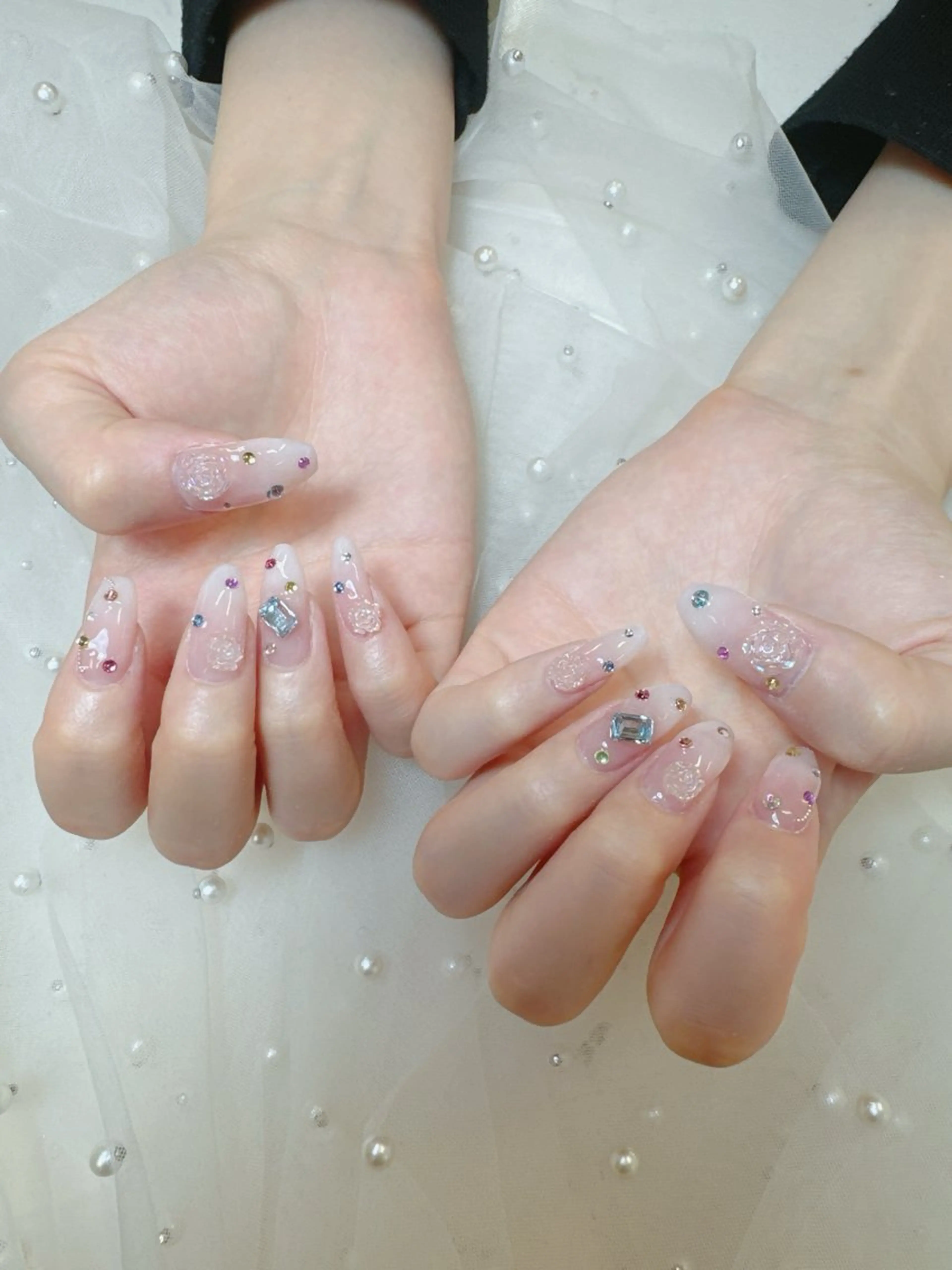 ネイル チークネイル フレンチネイル ジェルネイル ガラスフレンチ ハート ハンドネイル Queeens nailのネイルデザイン