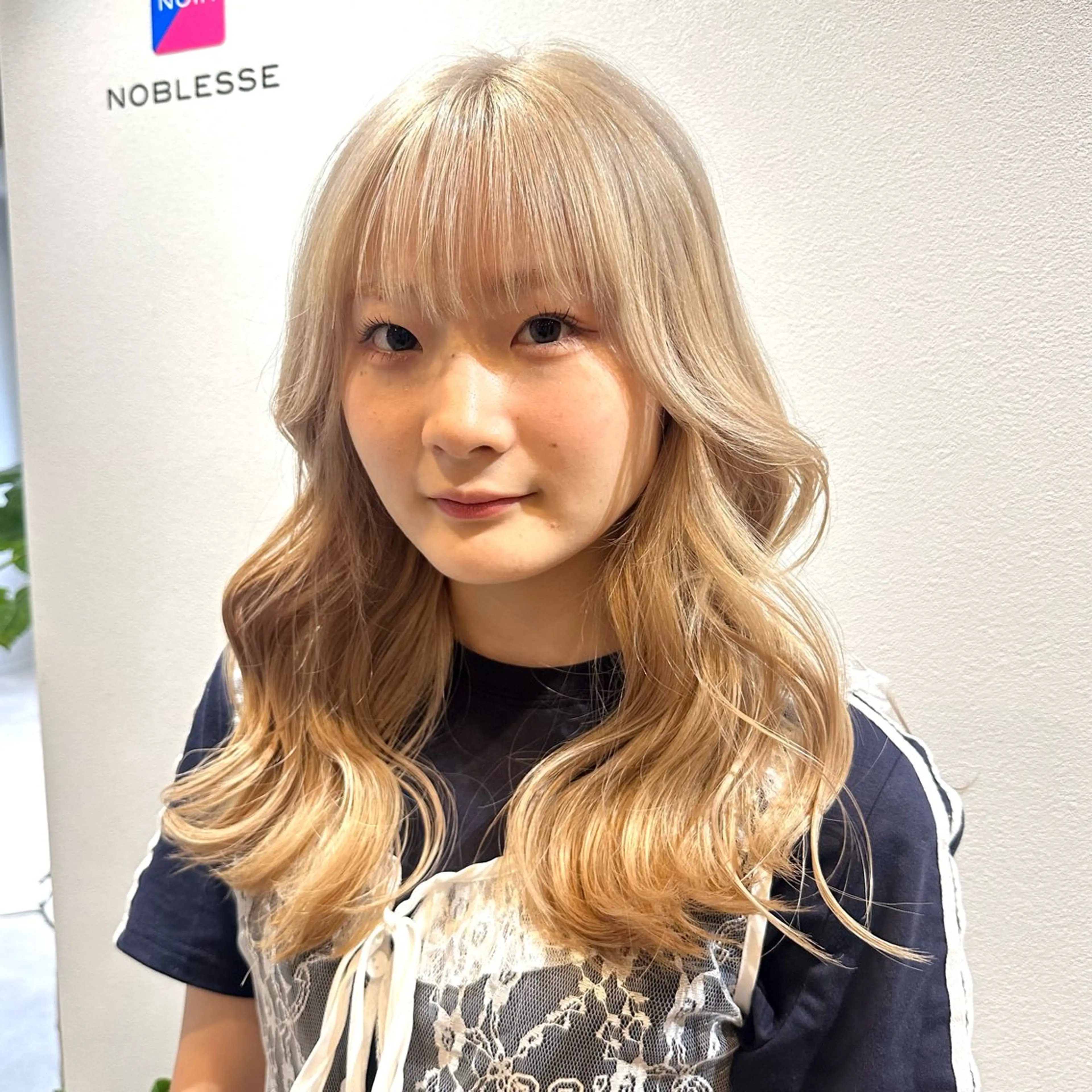 ロング カラー ベージュカラー ブロンド ブロンドベージュ カット ヘアカラー トリートメント ハイトーン/ウルフ/ レイヤー/Asukaのヘアスタイル