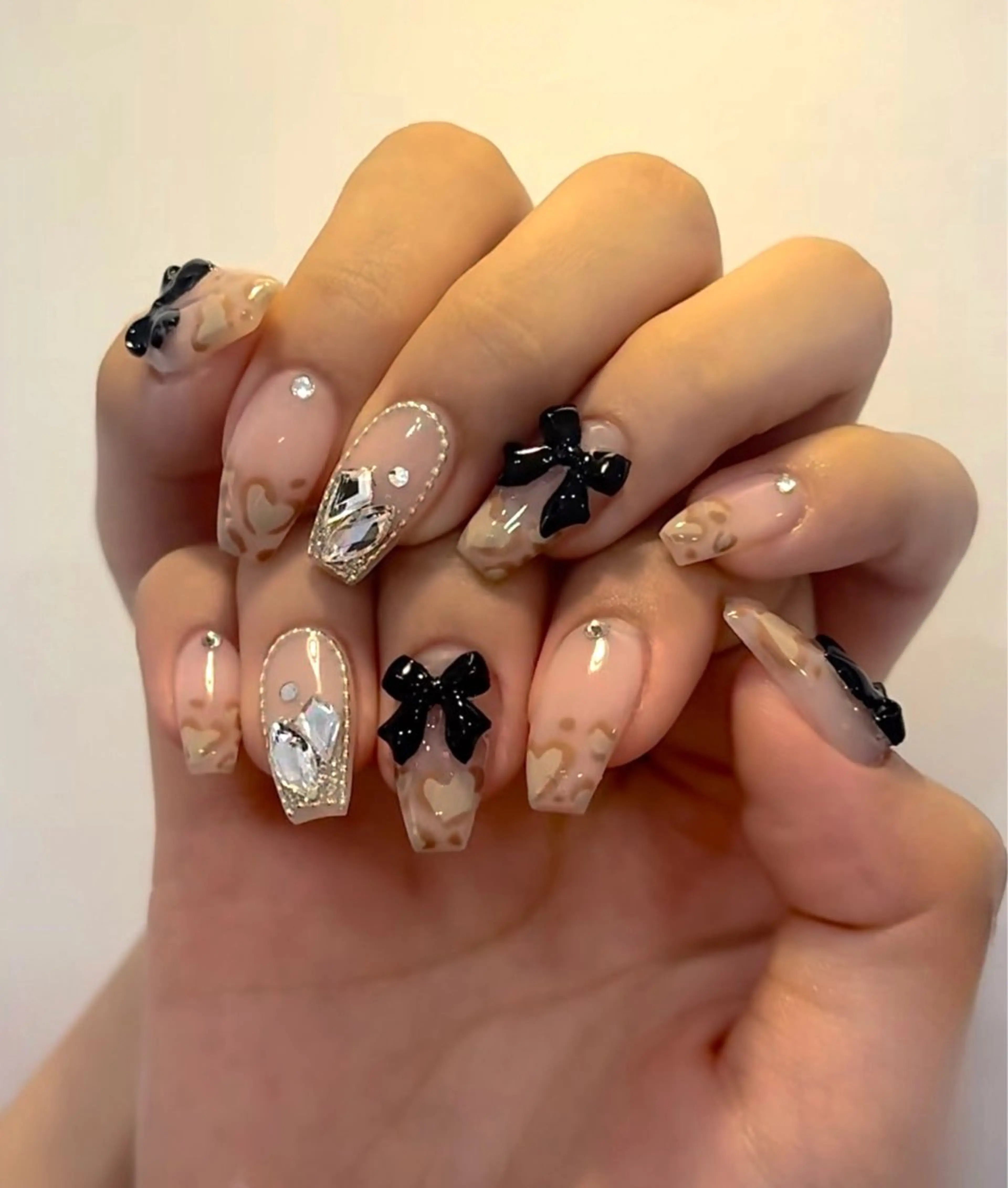 ネイル フラッシュネイル フレンチネイル グラデーション キラキラネイル 韓国ネイル ハンドネイル Lina nail所属・Lunaa 池袋のネイルデザイン