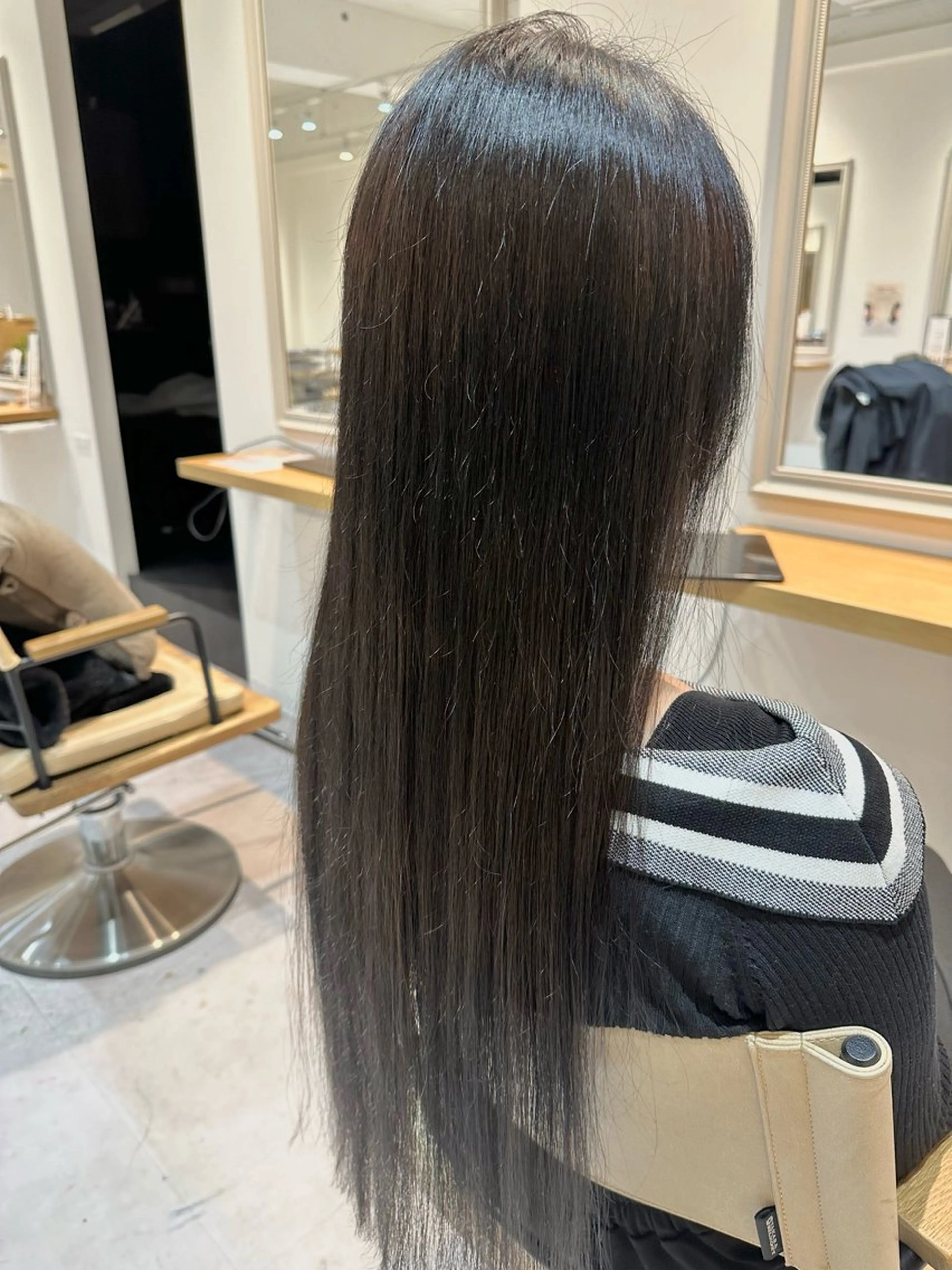 ロング カラー グレージュ 川崎 智優のヘアスタイル