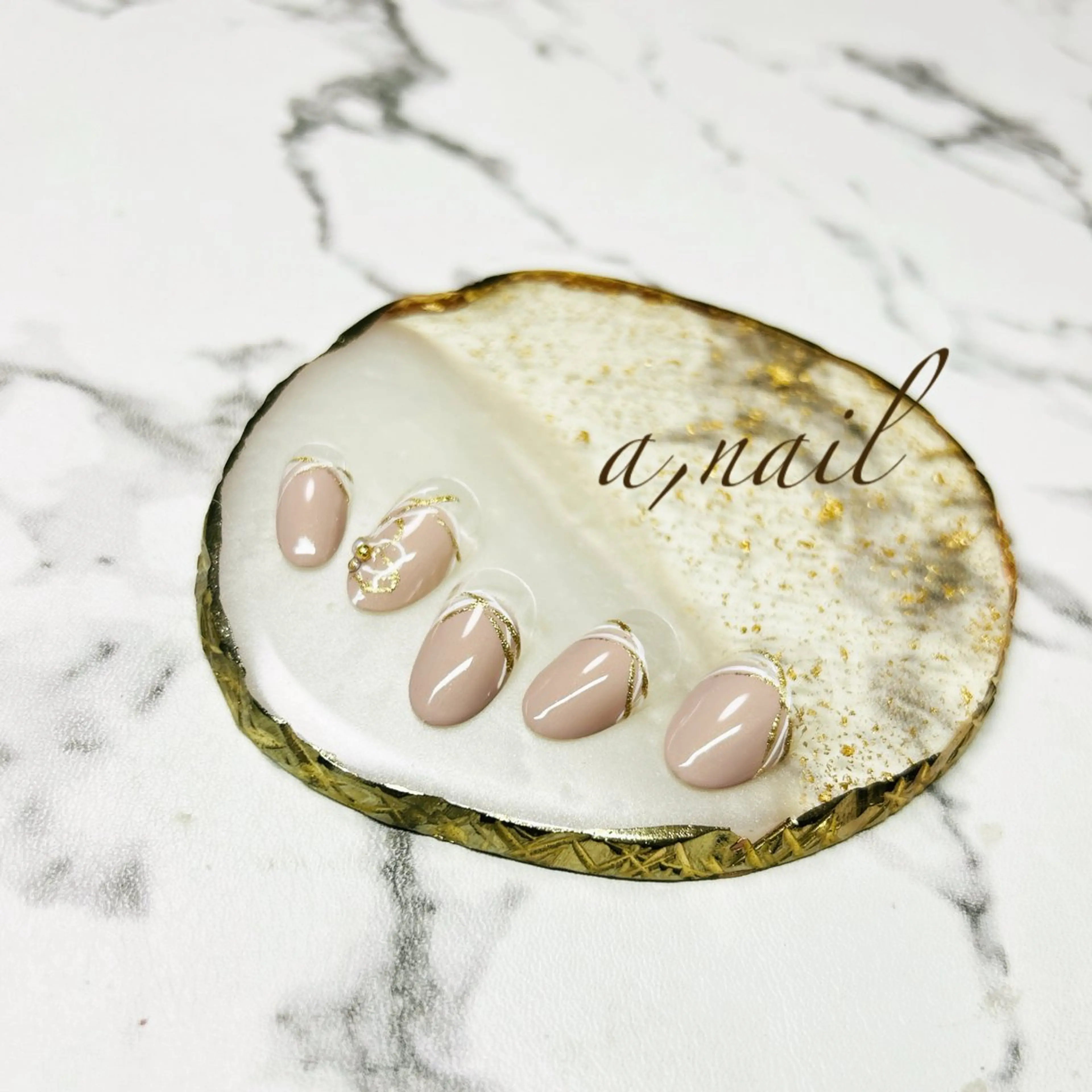 ネイル フレンチネイル キラキラネイル リボン シンプルネイル ハンドネイル ネイルサロン エーネイルのネイルデザイン