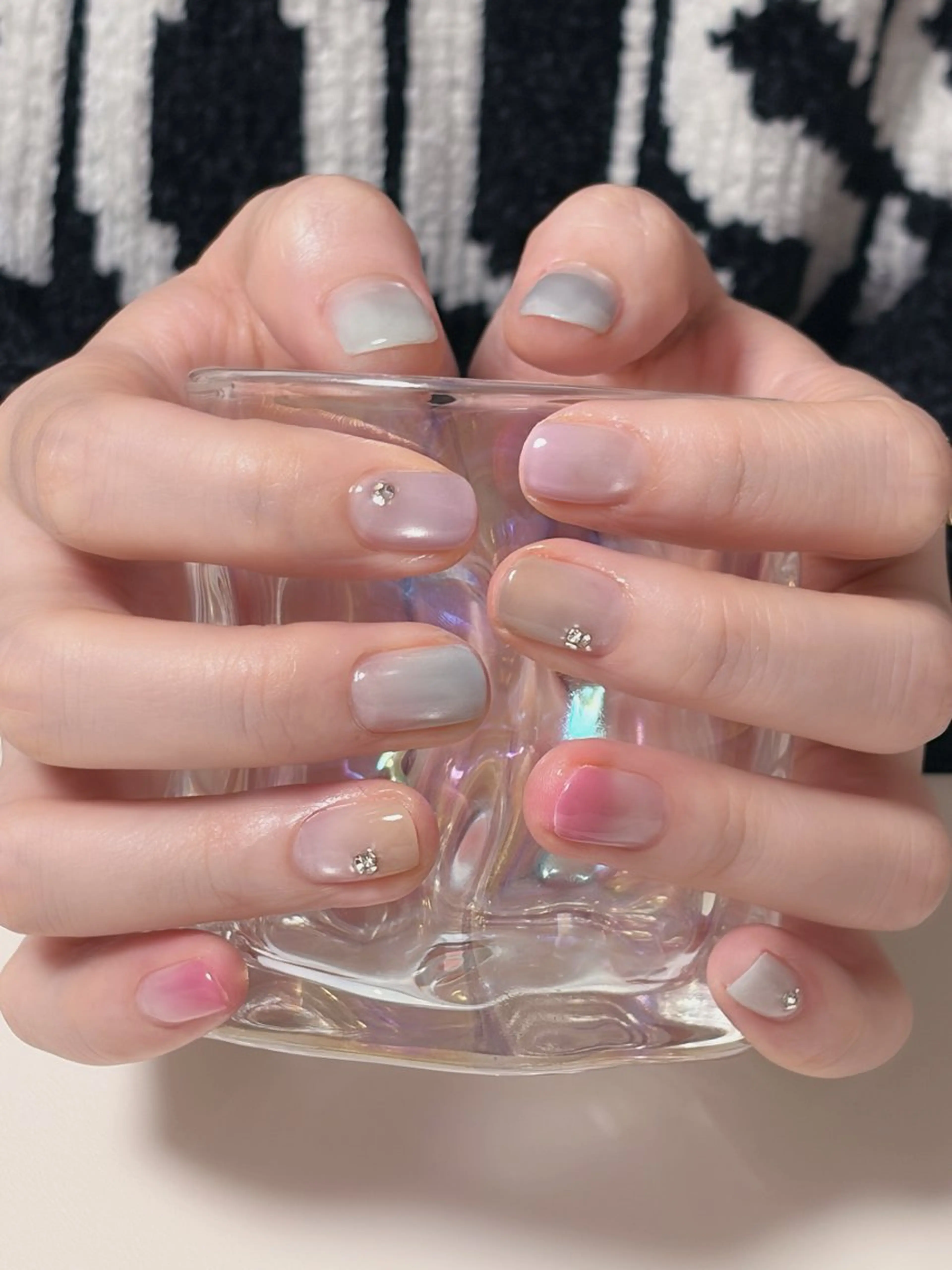 ネイル グラデーション キラキラネイル マグネットネイル オフィスネイル ハンドネイル haku mioのネイルデザイン