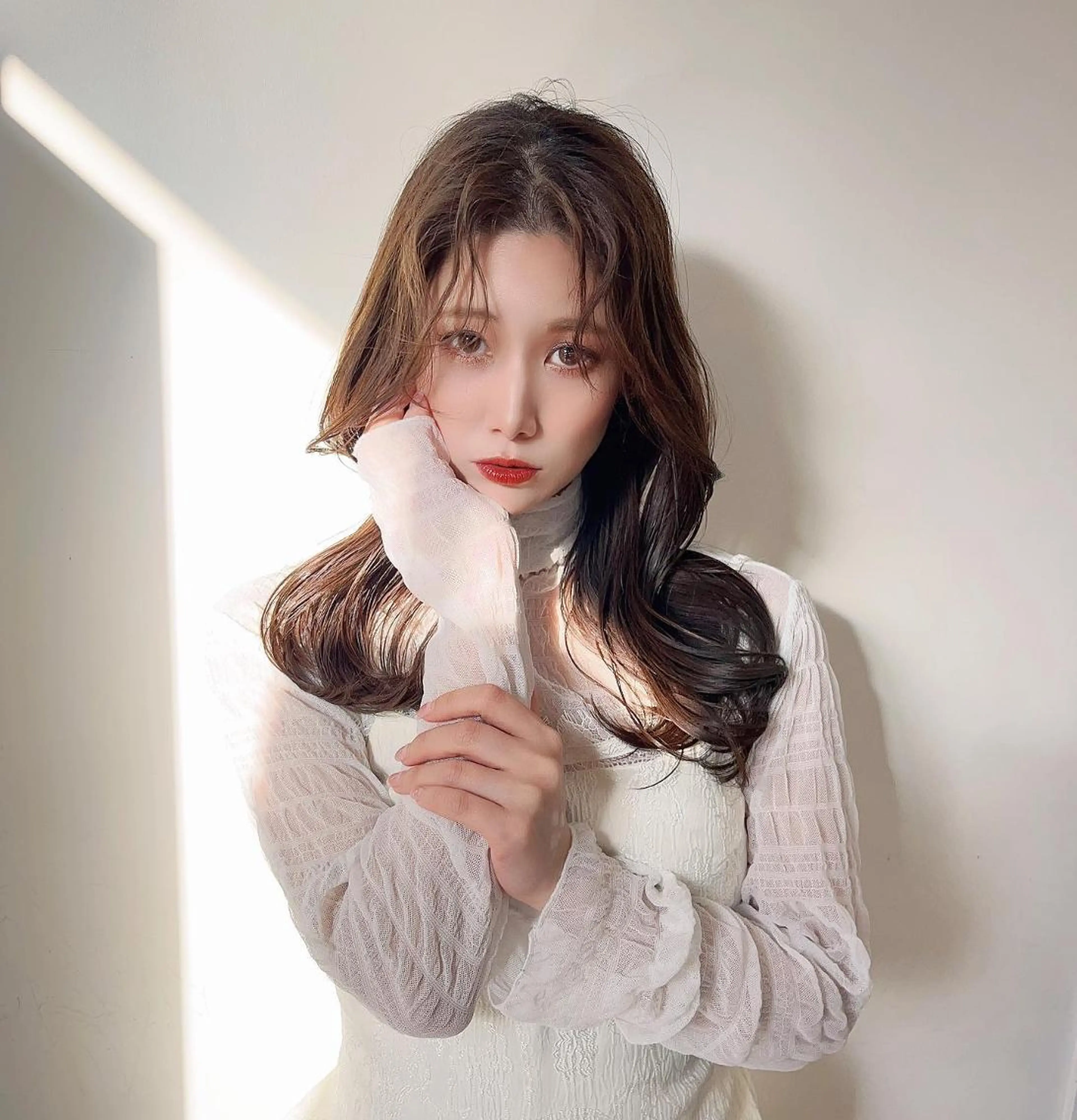 ミディアム ミディアムパーマ くびれヘア くせ毛 顔周りカット ハイライト 韓国/髪質改善💘 櫻井かれんのヘアスタイル