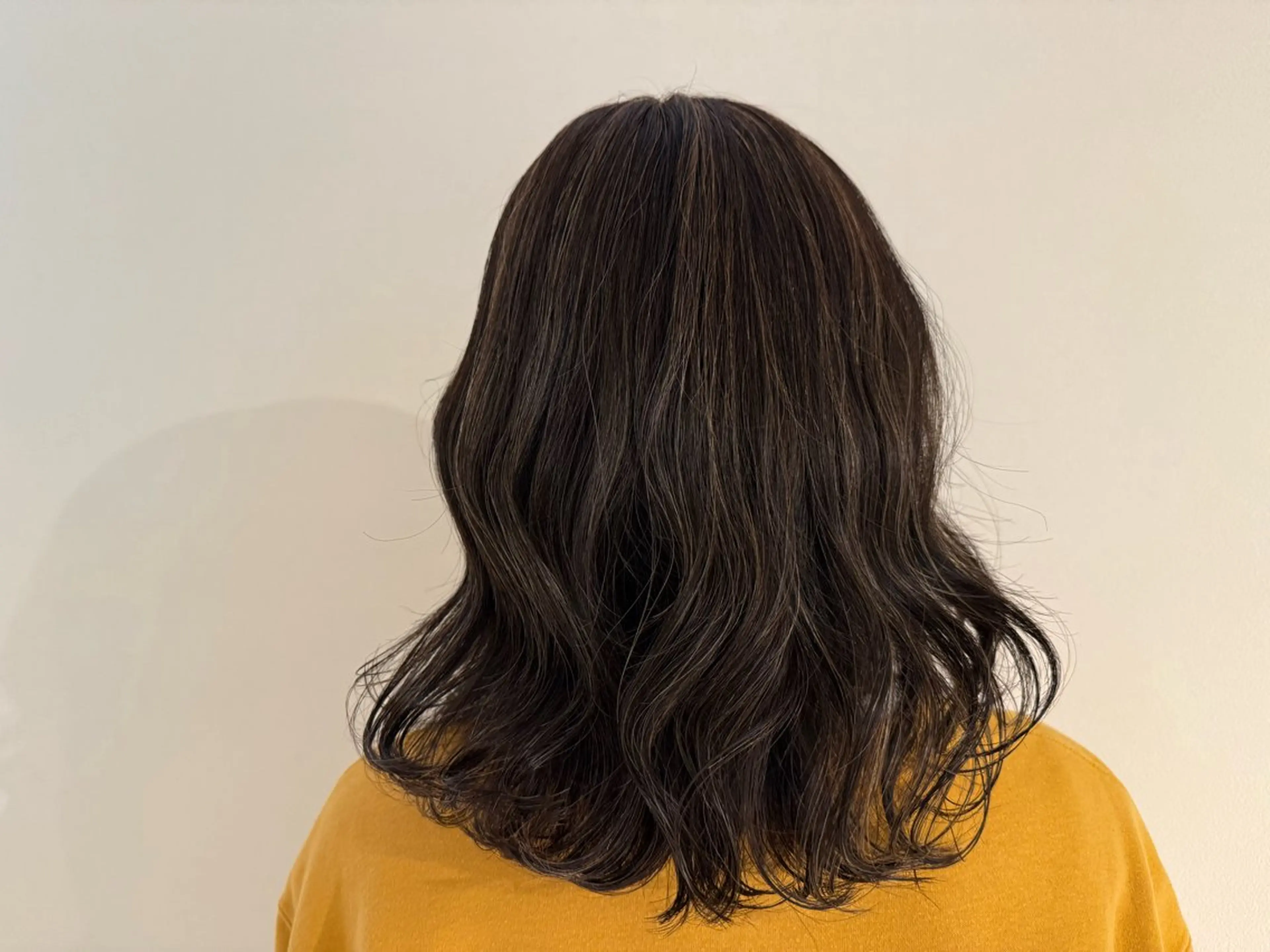 ミディアム カット ヘアカラー AVANCE emiのヘアスタイル