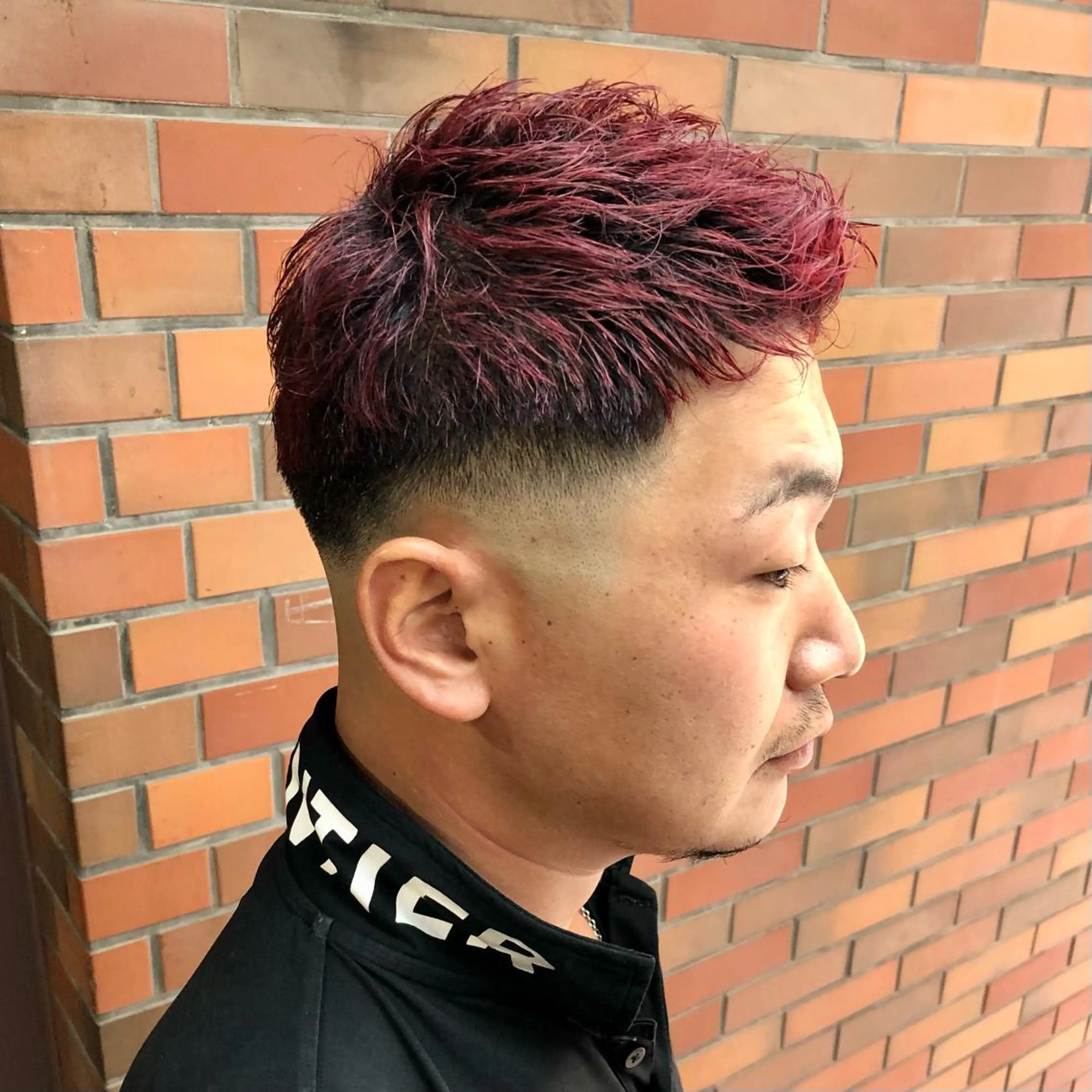 ショート カラー メンズ フェードカット スキンフェード レッドカラー カット ヘアカラー ⭐️TOSHIKI メンズパーマオタク⭐のヘアスタイル