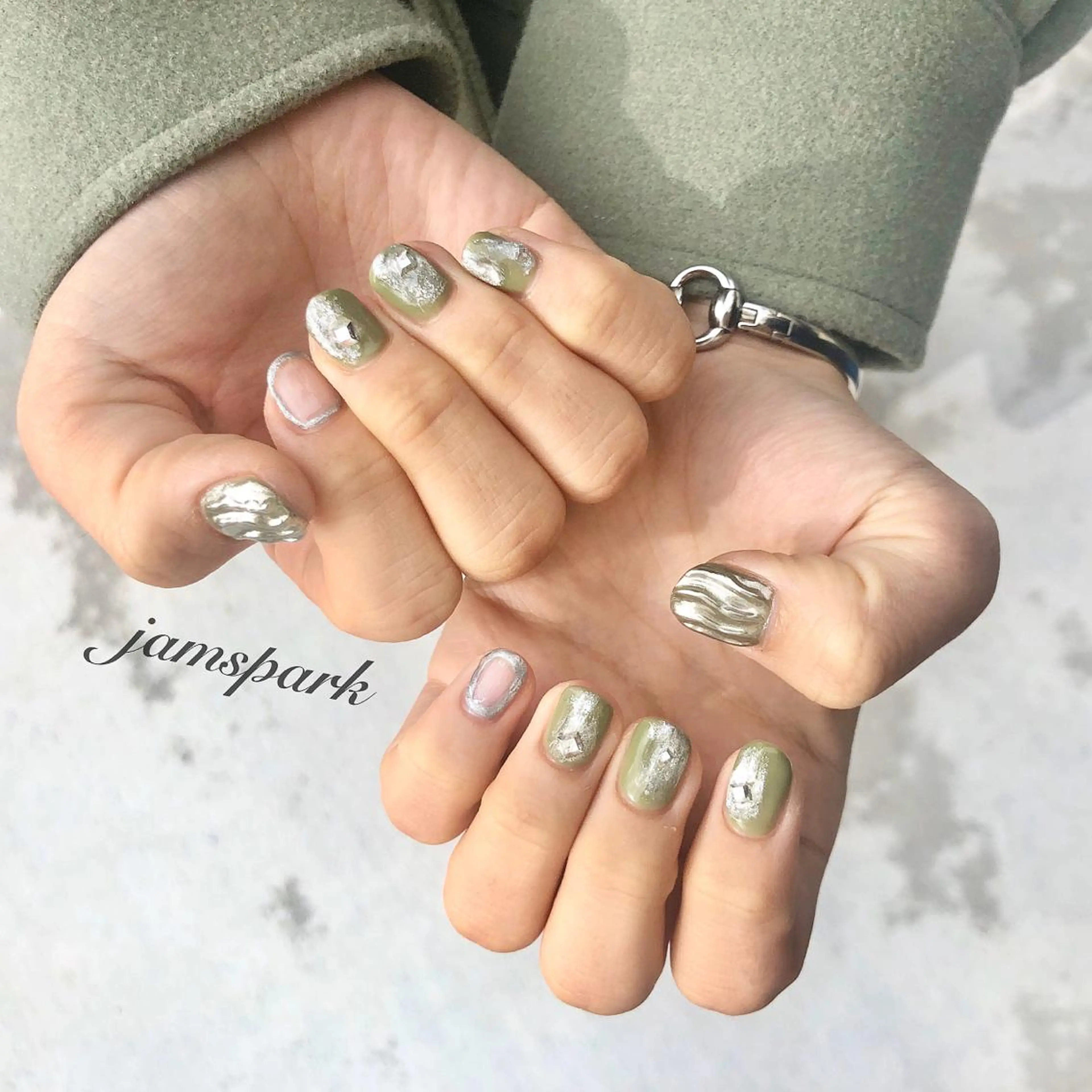 ネイル アートネイル ジェルネイル グリーン ミラーネイル ニュアンスネイル ハンドネイル jamspark ✨のネイルデザイン