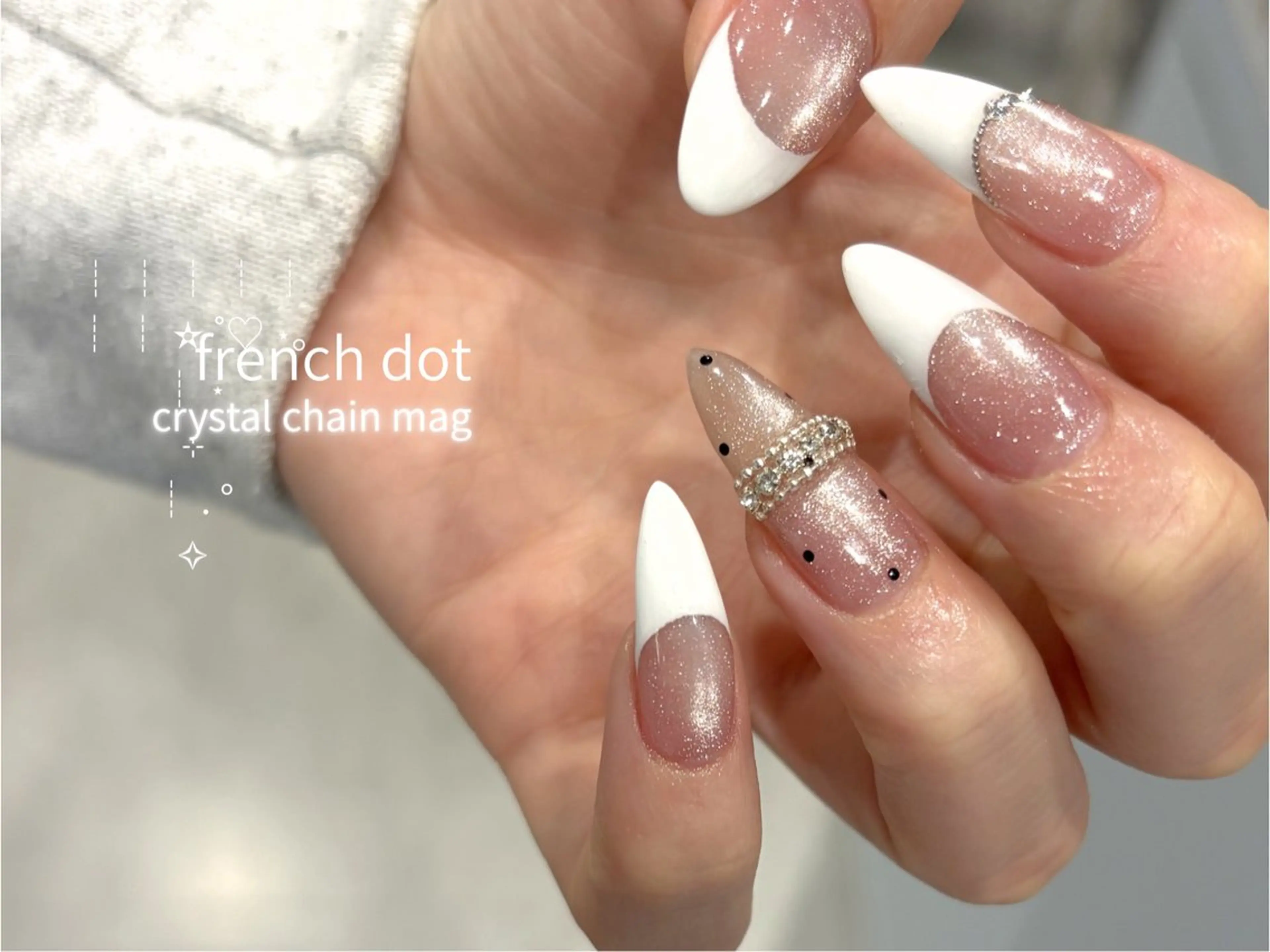 ネイル ドット フレンチネイル ガーリー マグネットネイル ハンドネイル NORA nail UMEDA MAIのネイルデザイン