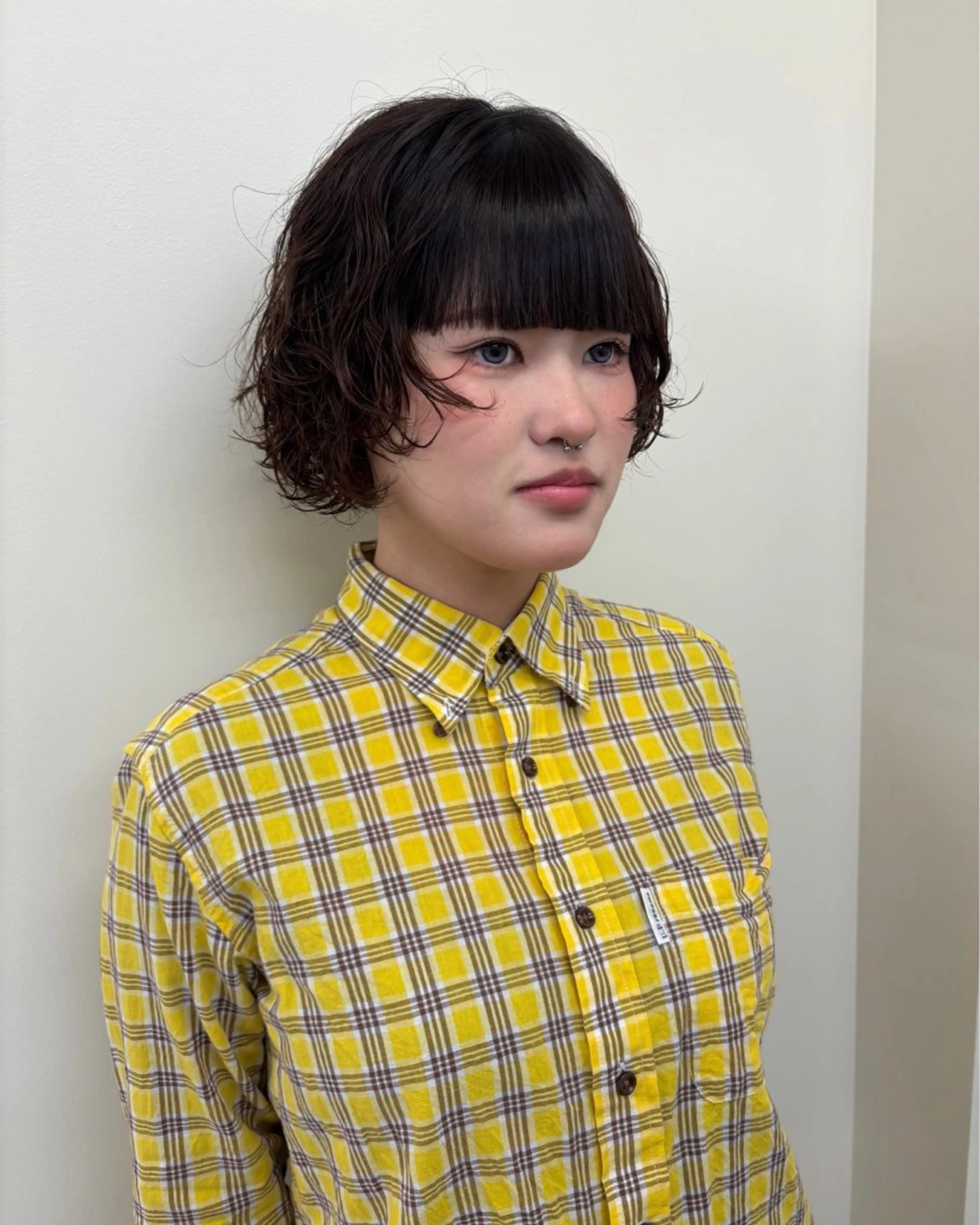 ショート パーマ 顔まわりレイヤー 顔周りカット レイヤーカット パーマ 栗崎 菜弥のヘアスタイル