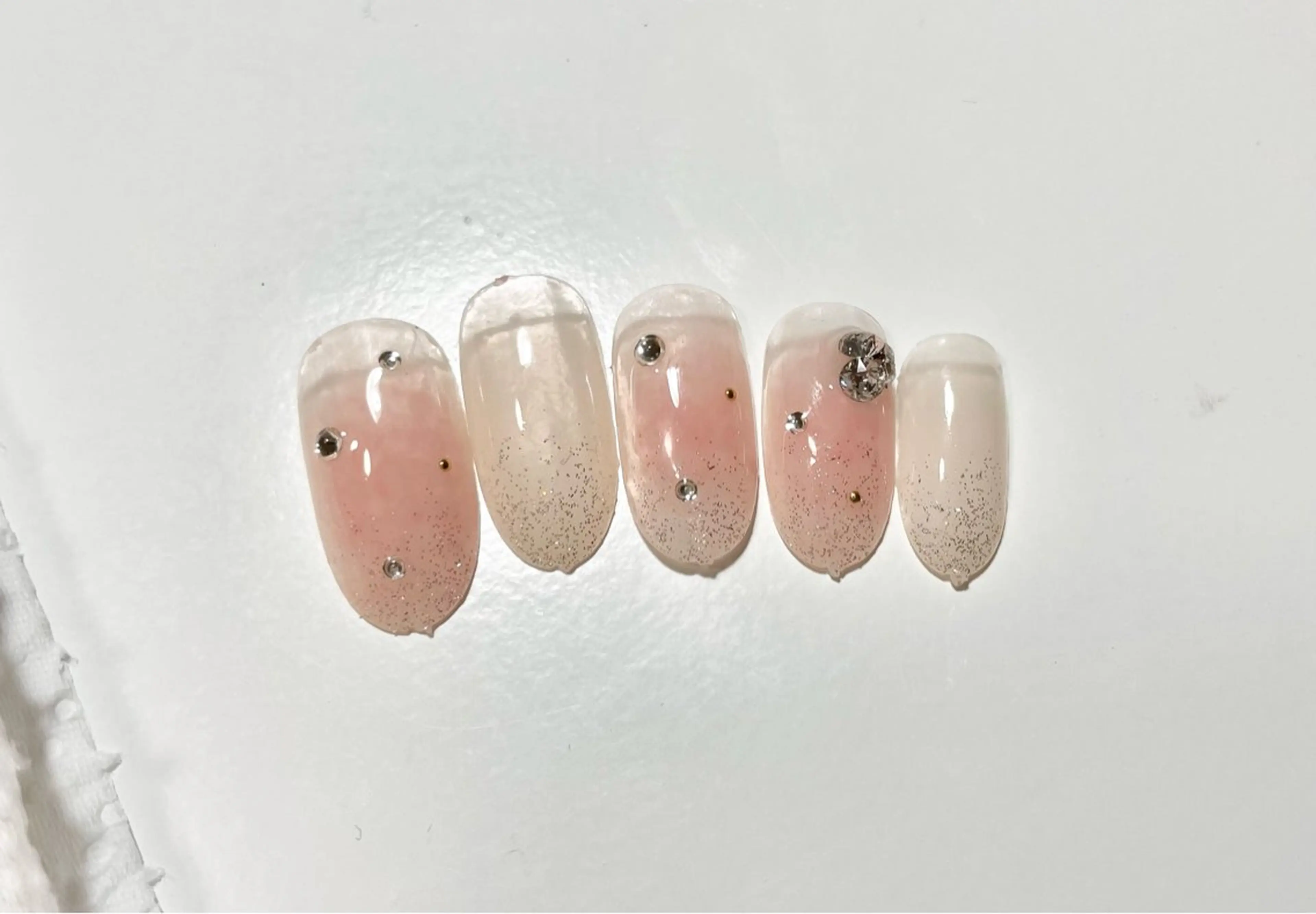 ネイル チークネイル ラメ(グリッター) ワンカラーネイル ストーンネイル nailsalon VENUSのネイルデザイン