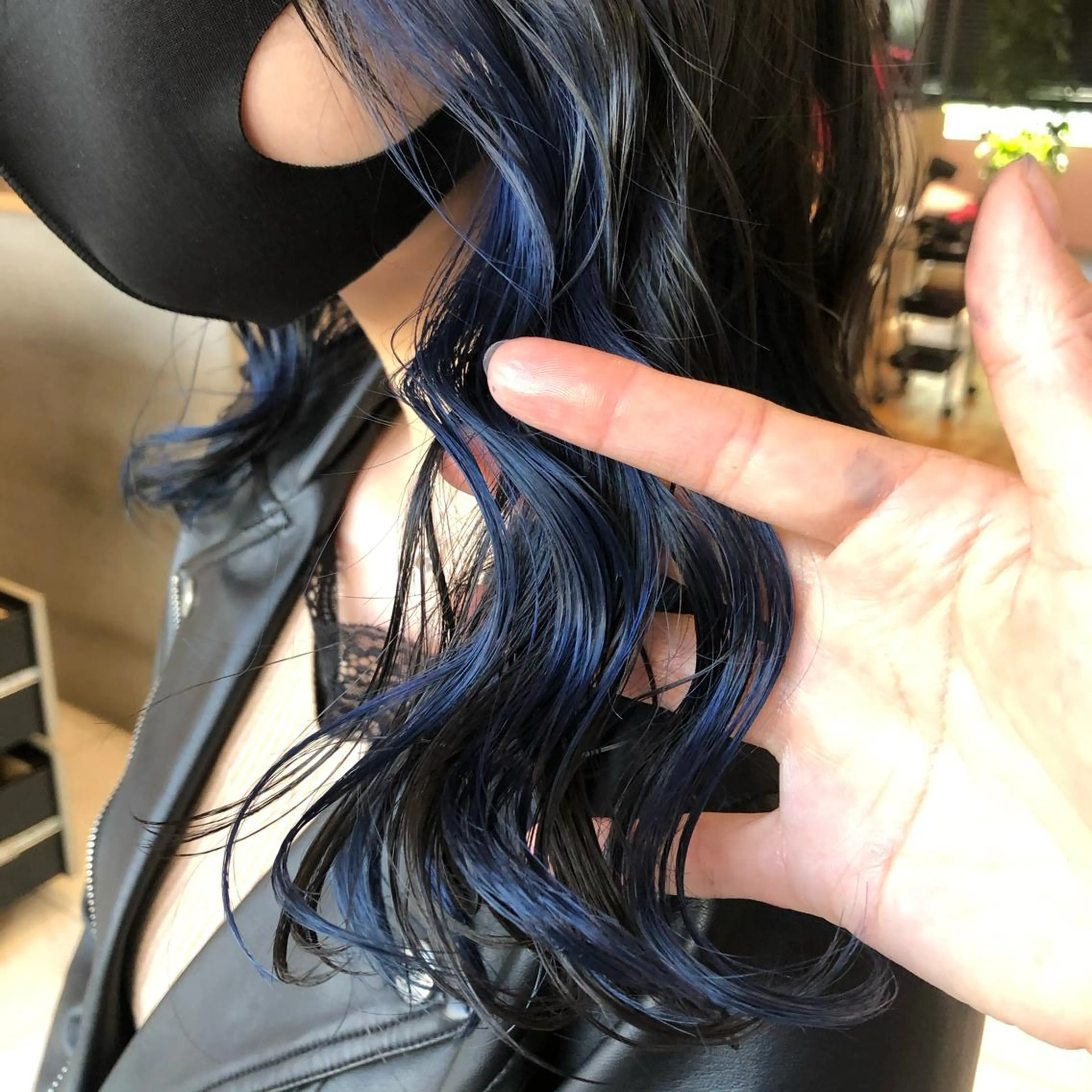 セミロング カラー ブルーカラー バイオレットカラー 古屋 花織のヘアスタイル