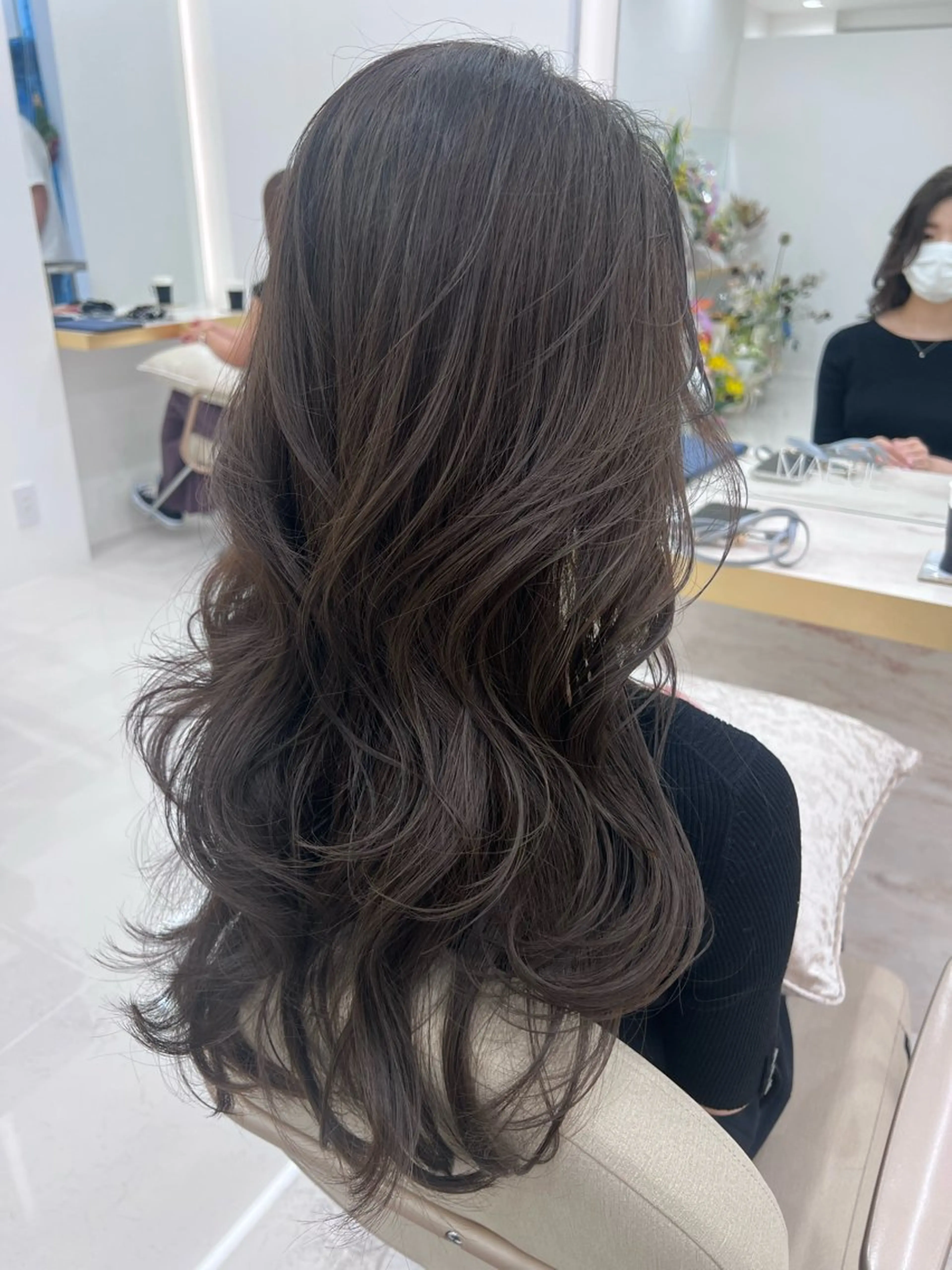 ロング カラー 岡部 未咲希のヘアスタイル