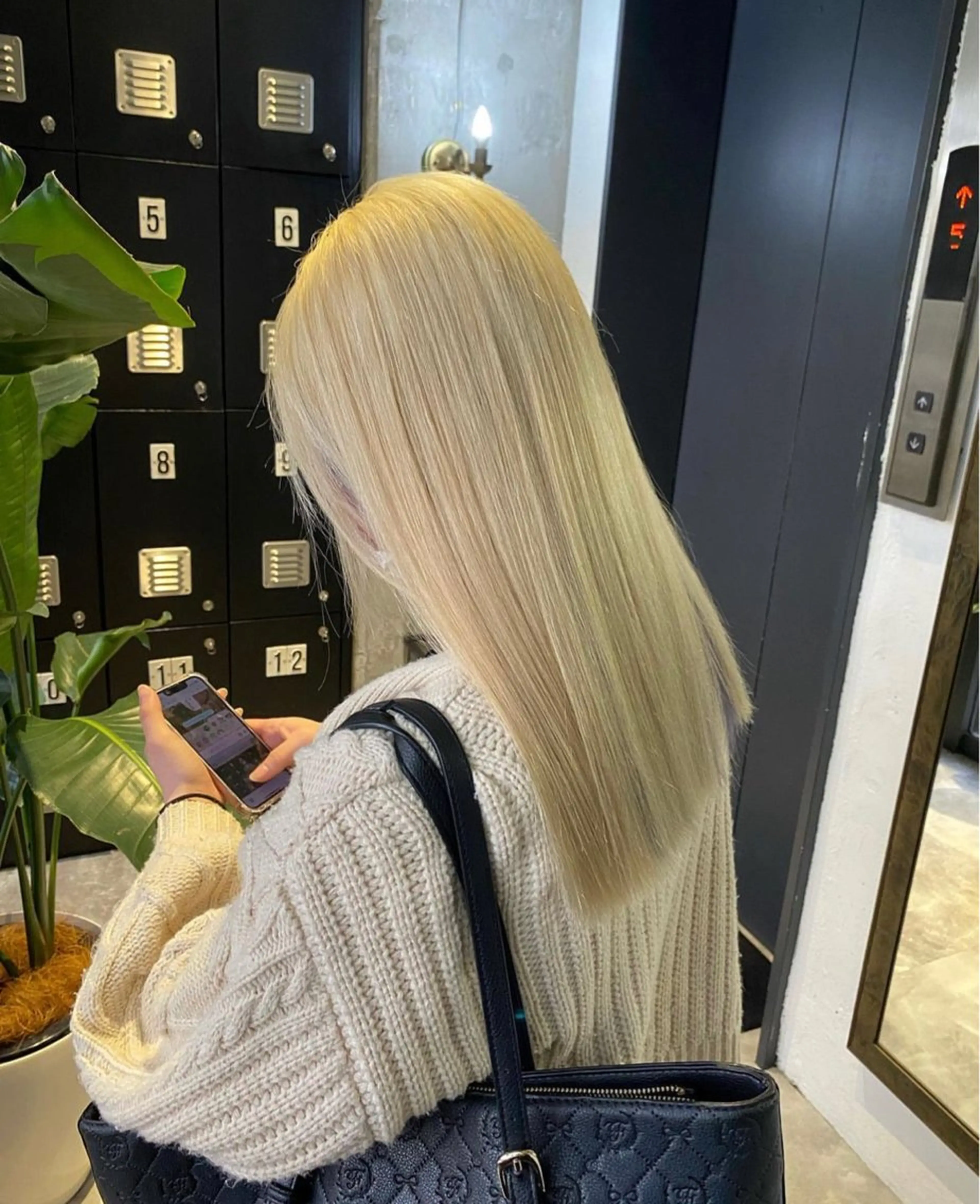 セミロング カラー ハイトーン/髪質改善 /Akuaのヘアスタイル