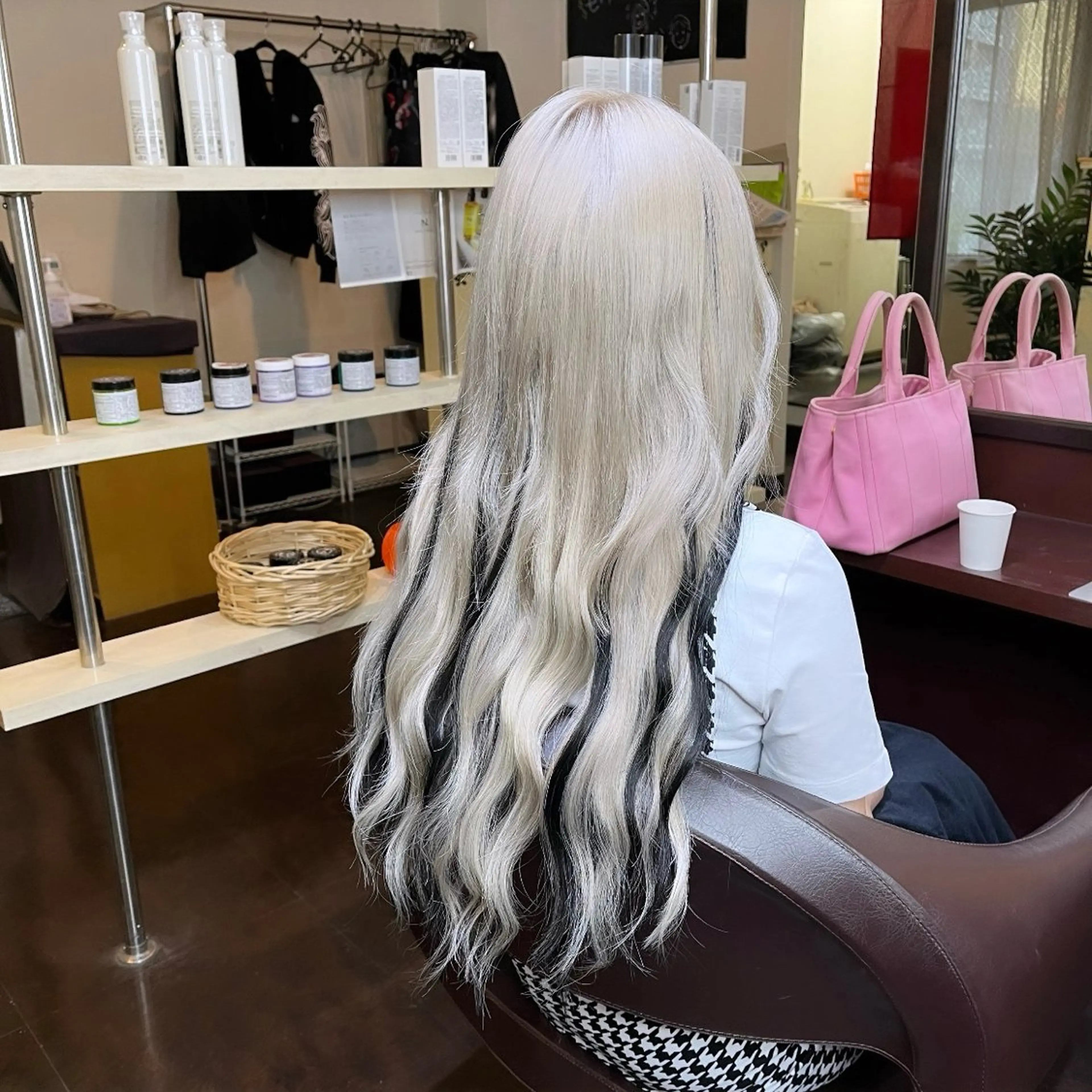 ロング カラー 編み込みエクステ ブリーチ メッシュ シルバー ホワイトシルバー ヘアカラー エクステ 編み込みエクステ/ ハイトーン りょすけのヘアスタイル