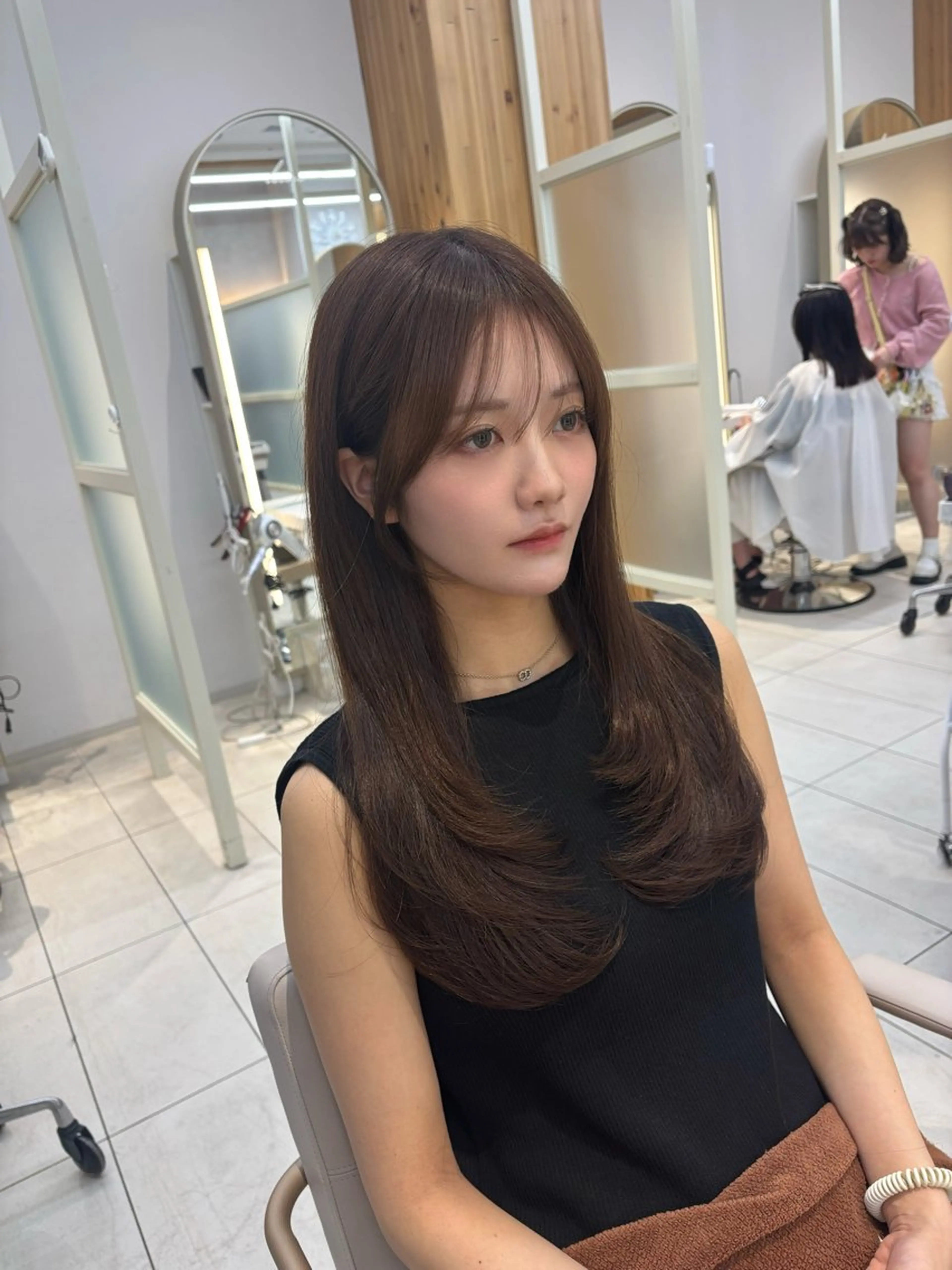 セミロング カット かなこ／レイヤー ／透明感カラーのヘアスタイル