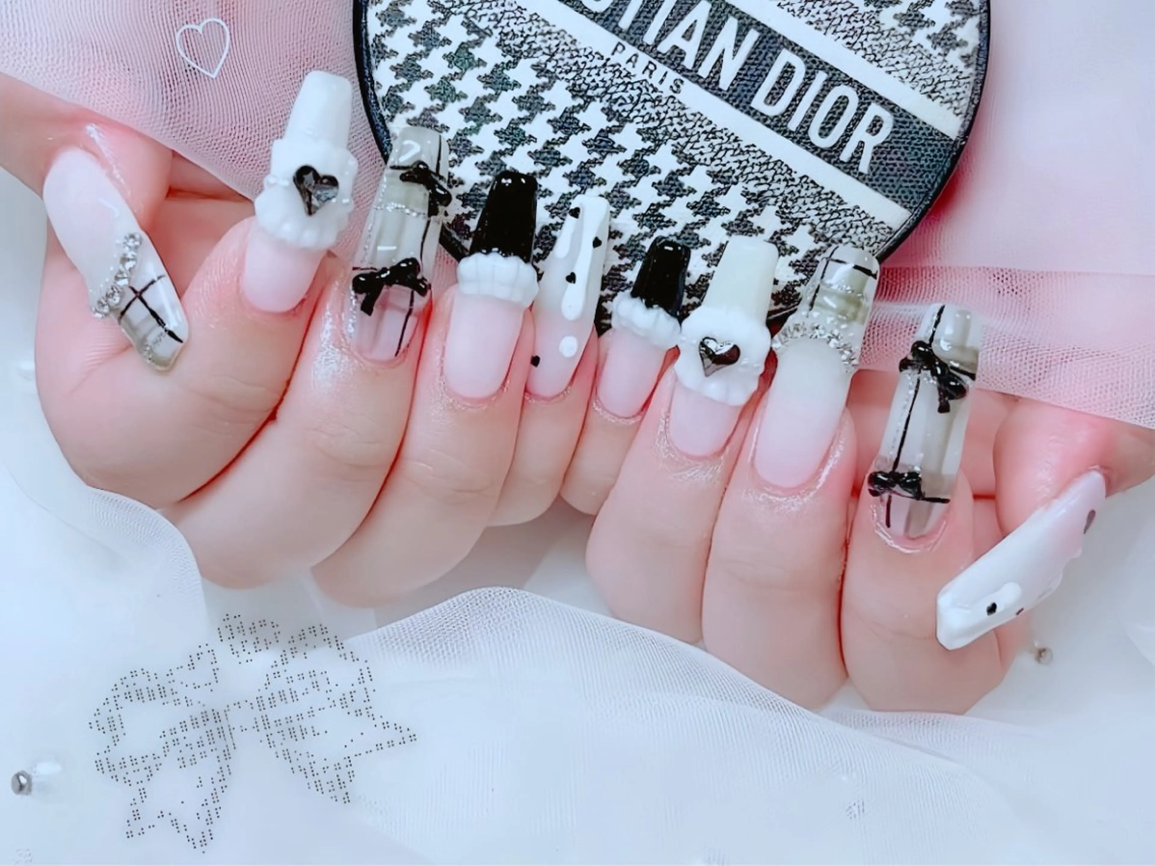 ネイル チークネイル フレンチネイル ガラスフレンチ グラデーション キラキラネイル ハンドネイル Rin Nail 新大久保店のネイルデザイン