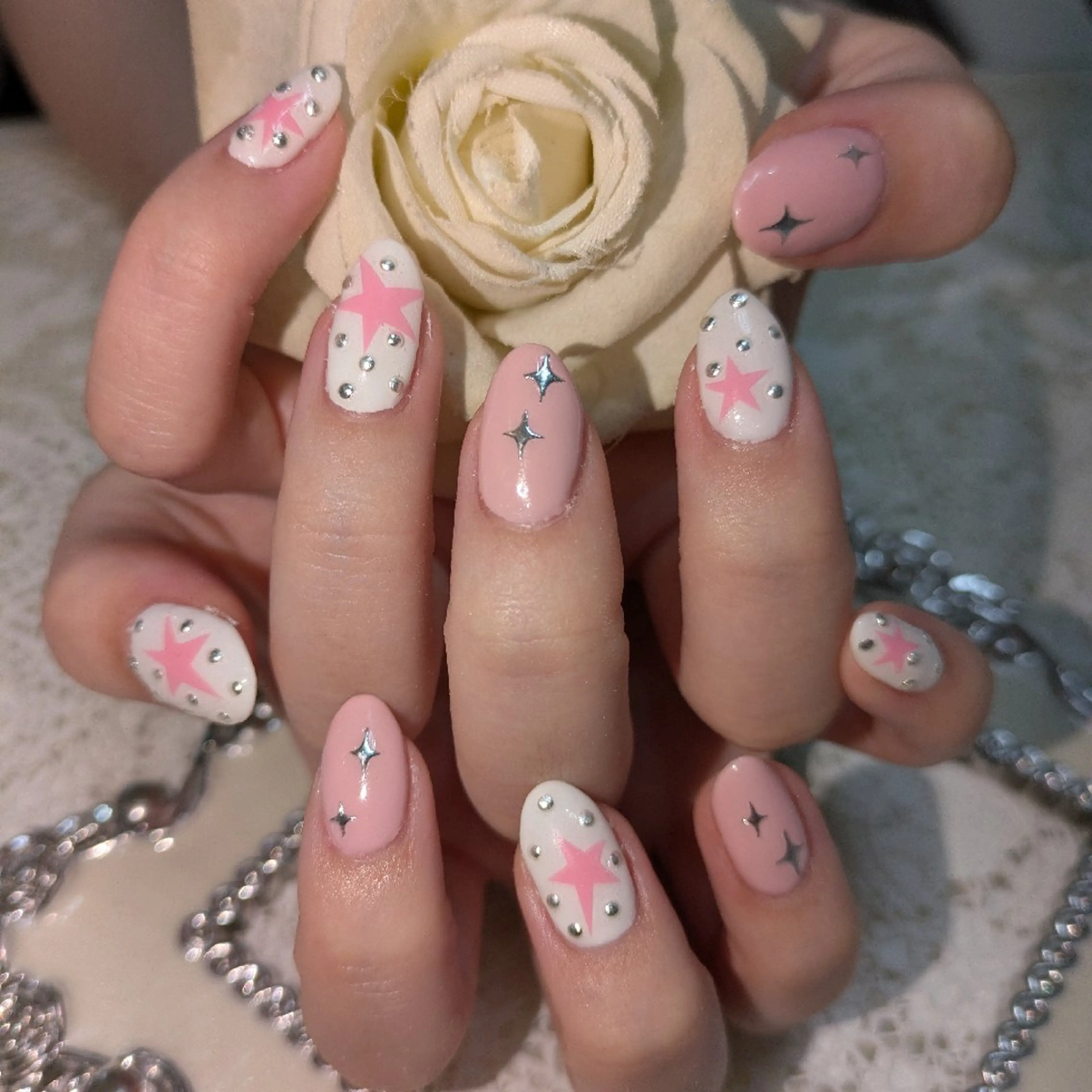 ネイル エステとネイル ローズコンフォートのネイルデザイン