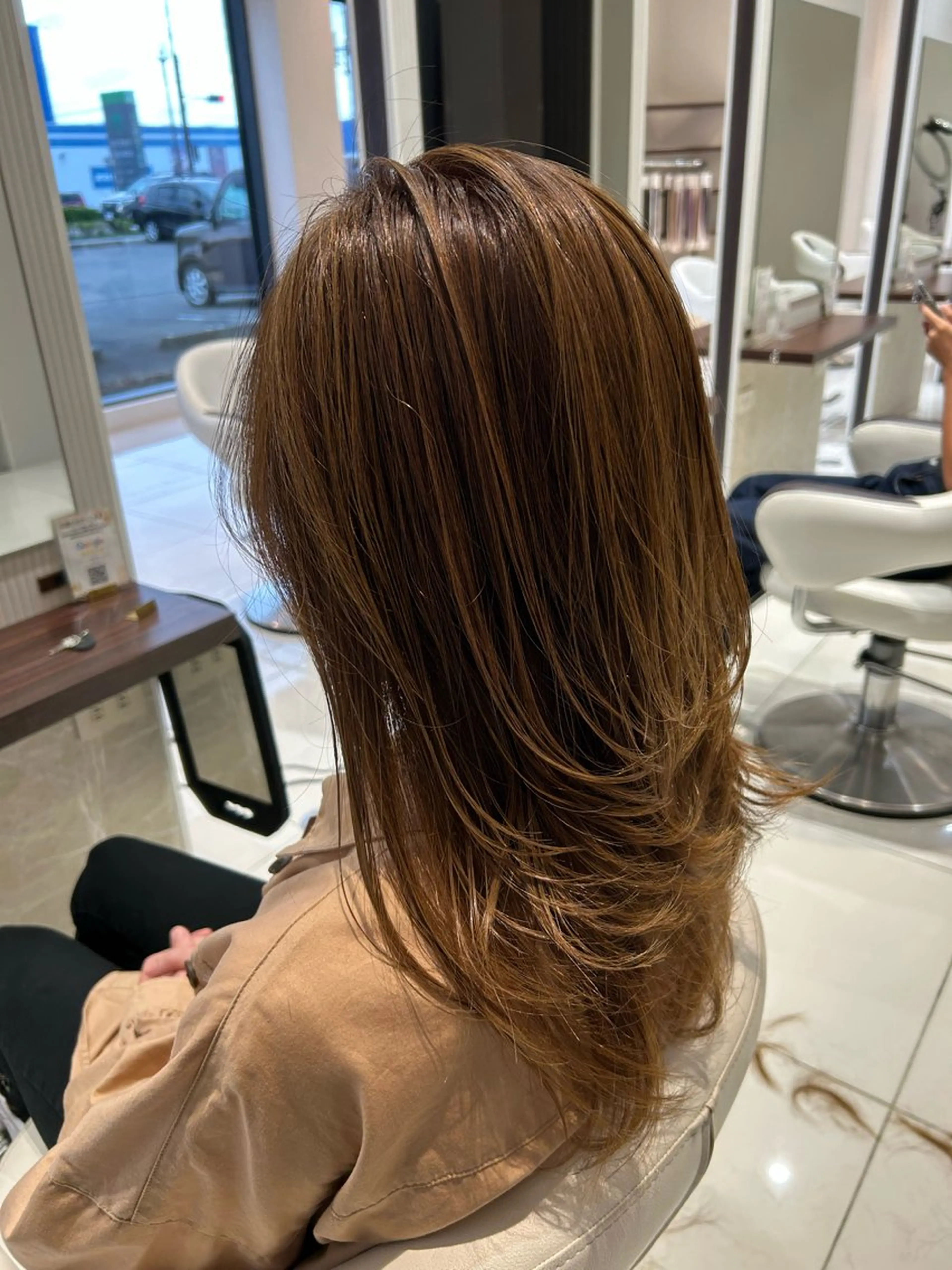 ロング 海外カラー白髪ぼかし ティファニーサユリのヘアスタイル