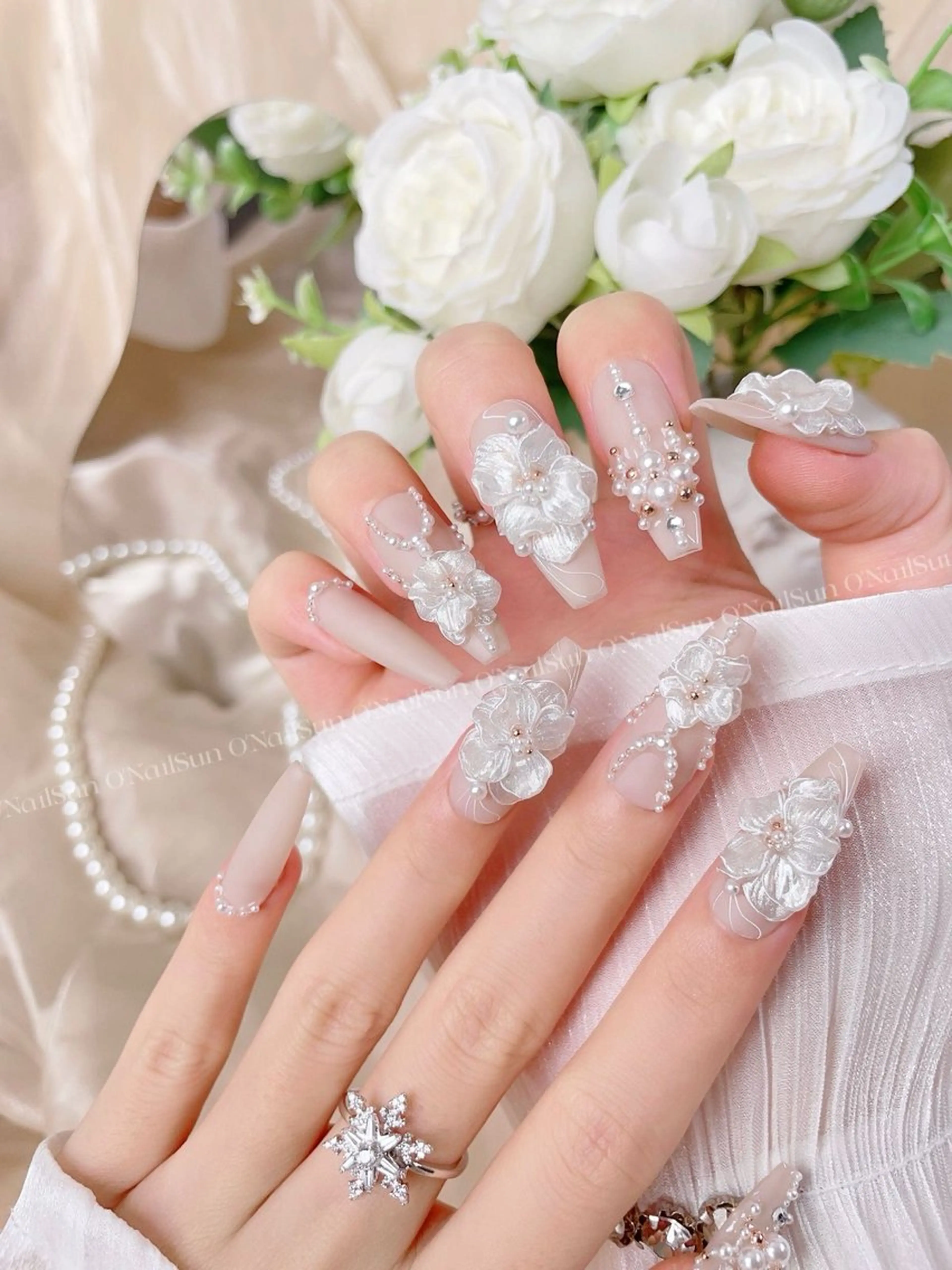 ネイル マグネットネイル ピンク ネイルチップ 冬ネイル Lee Nailsのネイルデザイン